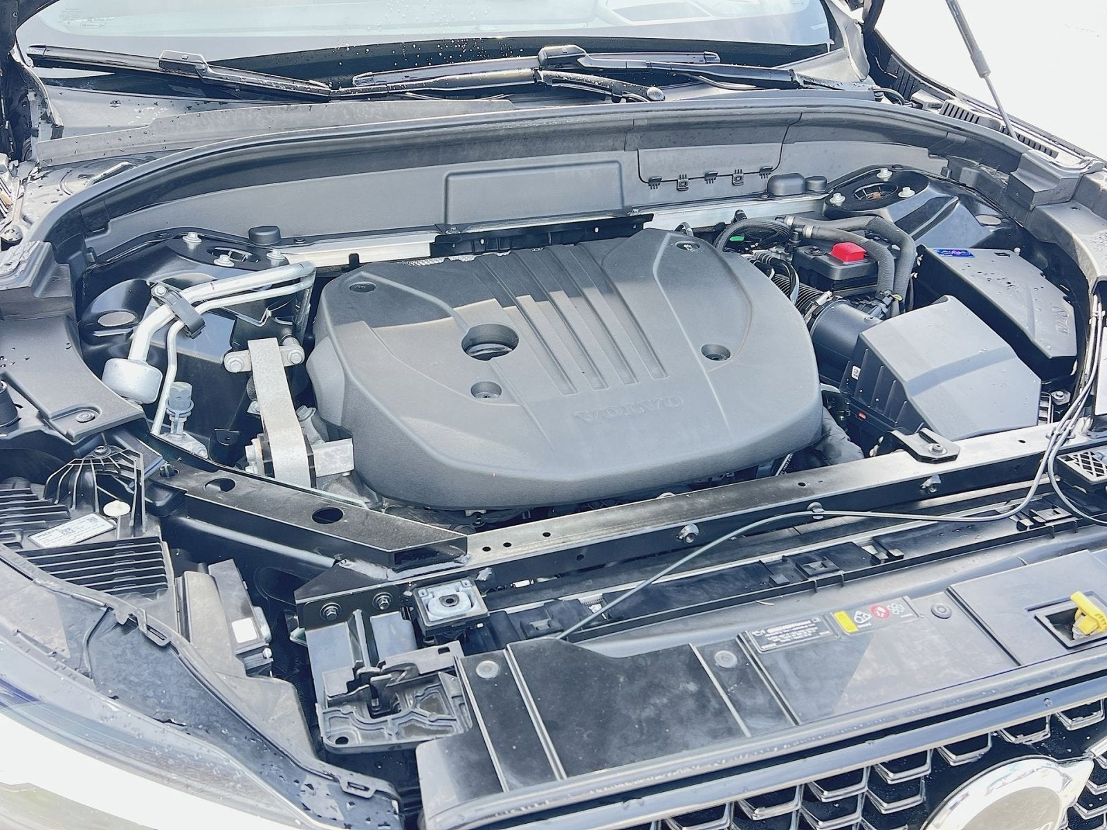 2024 Volvo XC60 B5 Ultimate Dark Theme