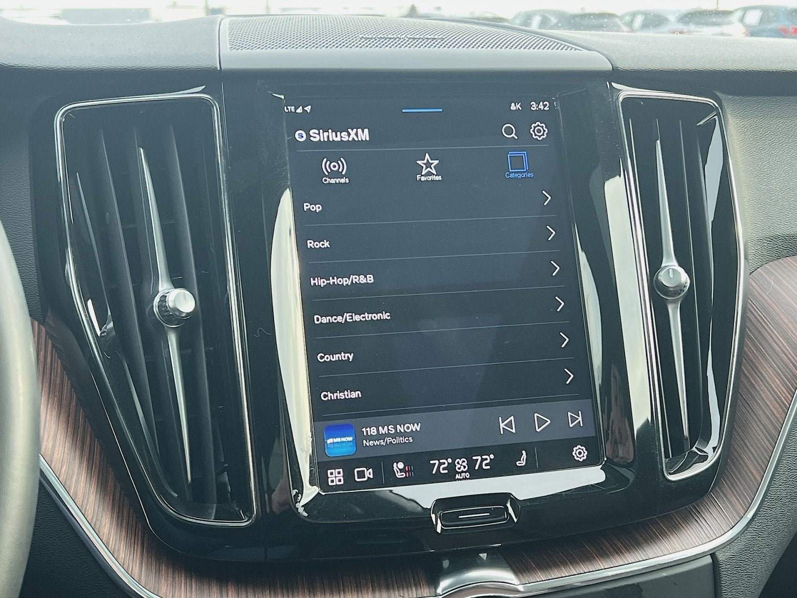 2023 Volvo XC60 B5 Plus Bright Theme