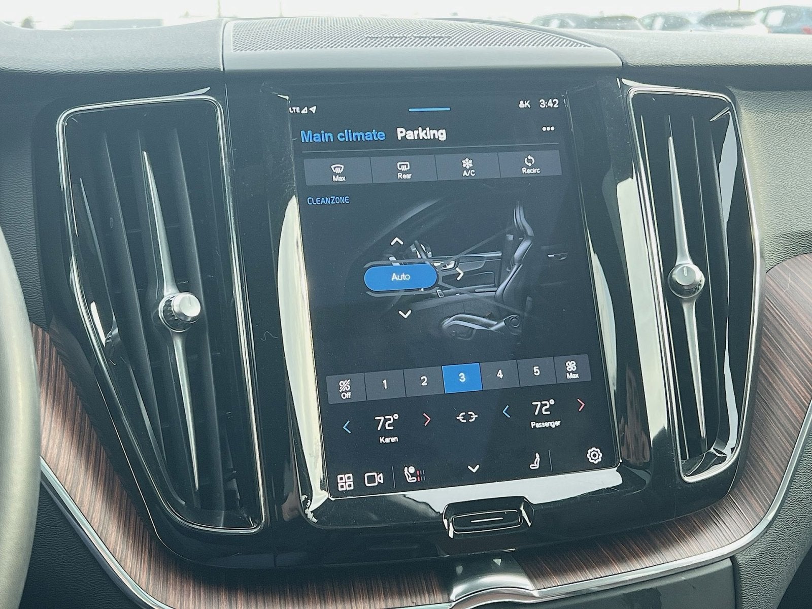 2023 Volvo XC60 B5 Plus Bright Theme