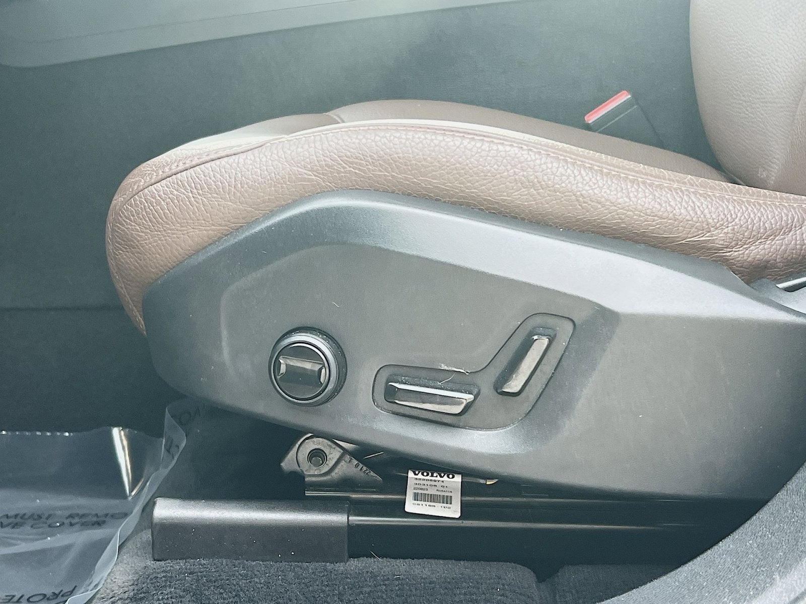 2023 Volvo XC60 B5 Plus Bright Theme