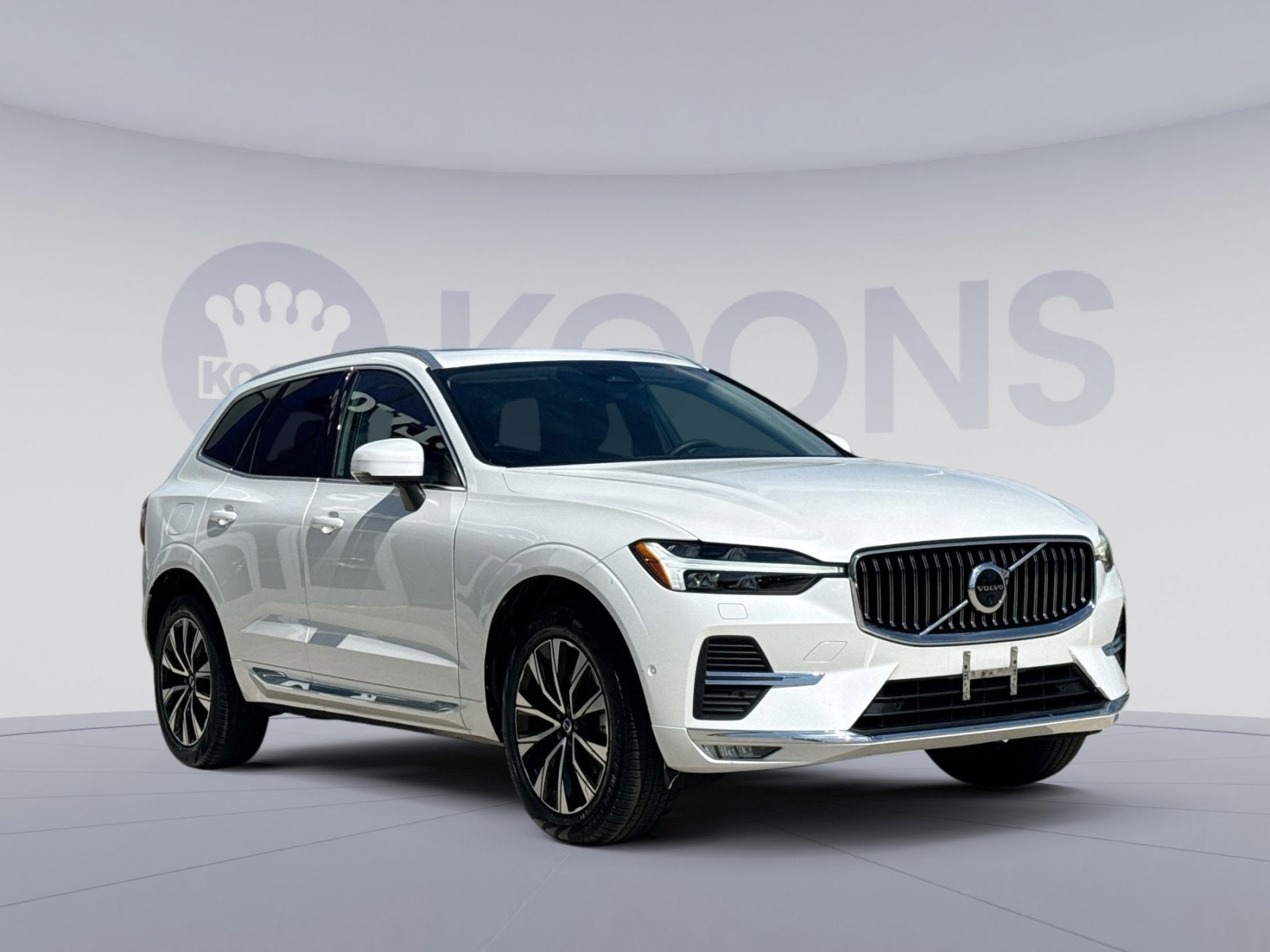 2023 Volvo XC60 B5 Plus Bright Theme