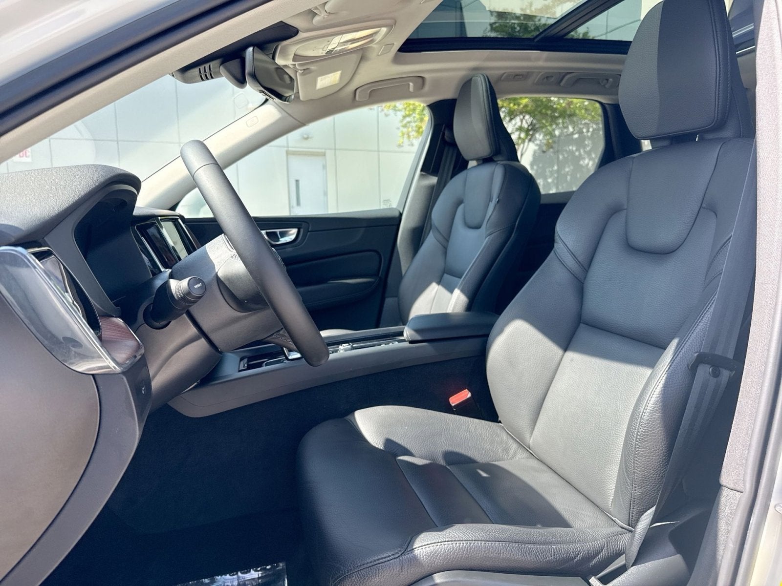 2023 Volvo XC60 B5 Plus Bright Theme