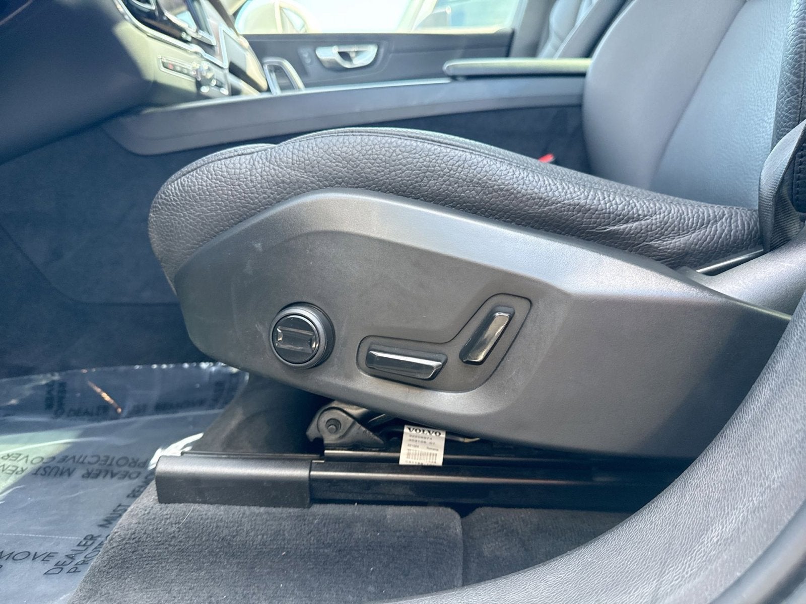 2023 Volvo XC60 B5 Plus Bright Theme