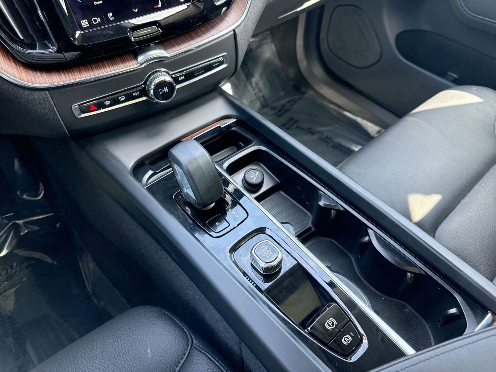 2023 Volvo XC60 B5 Plus Bright Theme