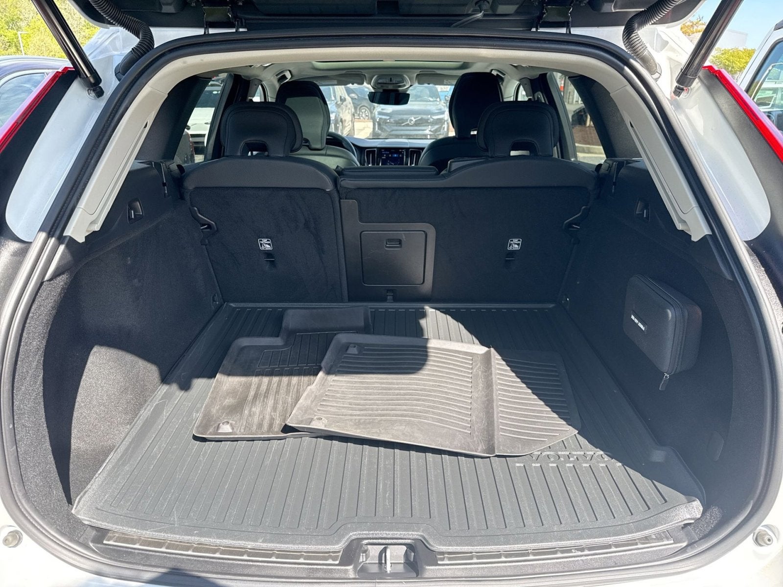 2023 Volvo XC60 B5 Plus Bright Theme
