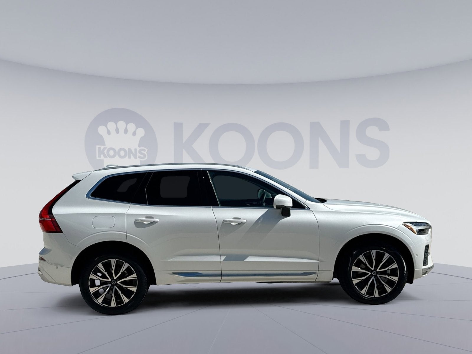 2023 Volvo XC60 B5 Plus Bright Theme
