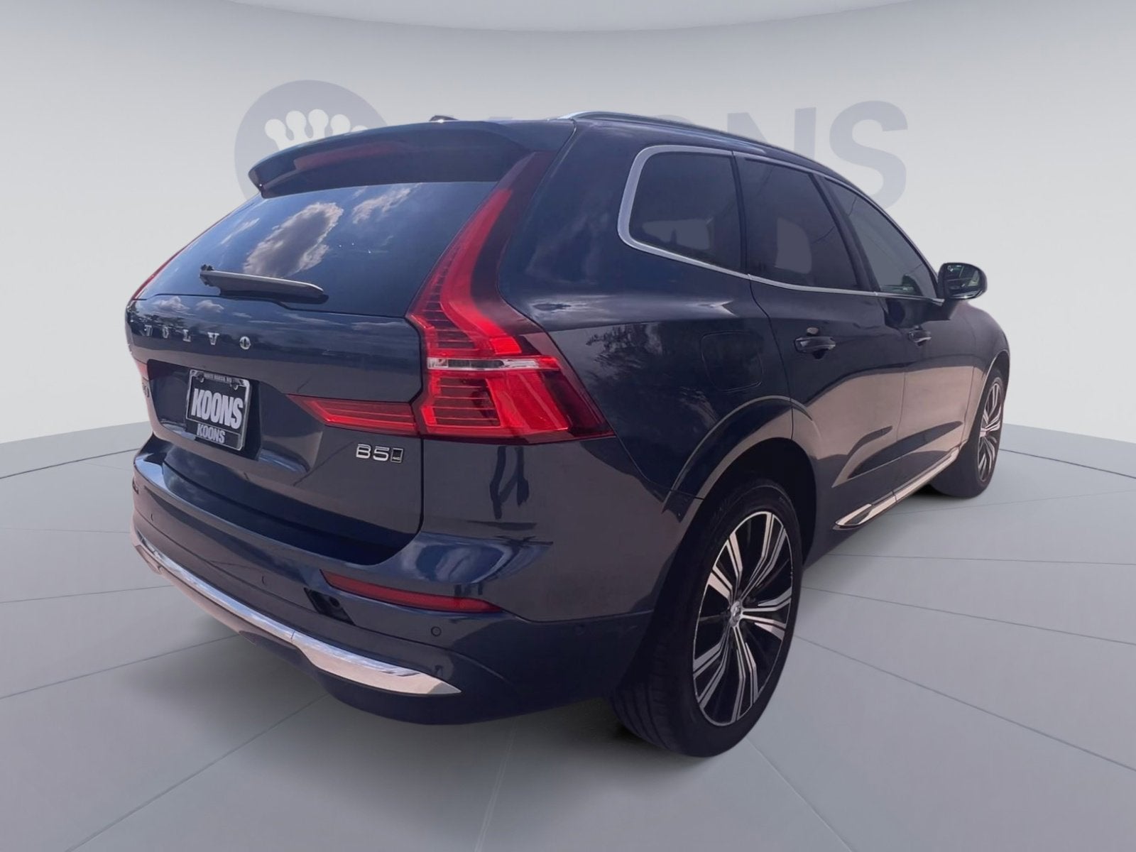 2023 Volvo XC60 B5 Plus Bright Theme