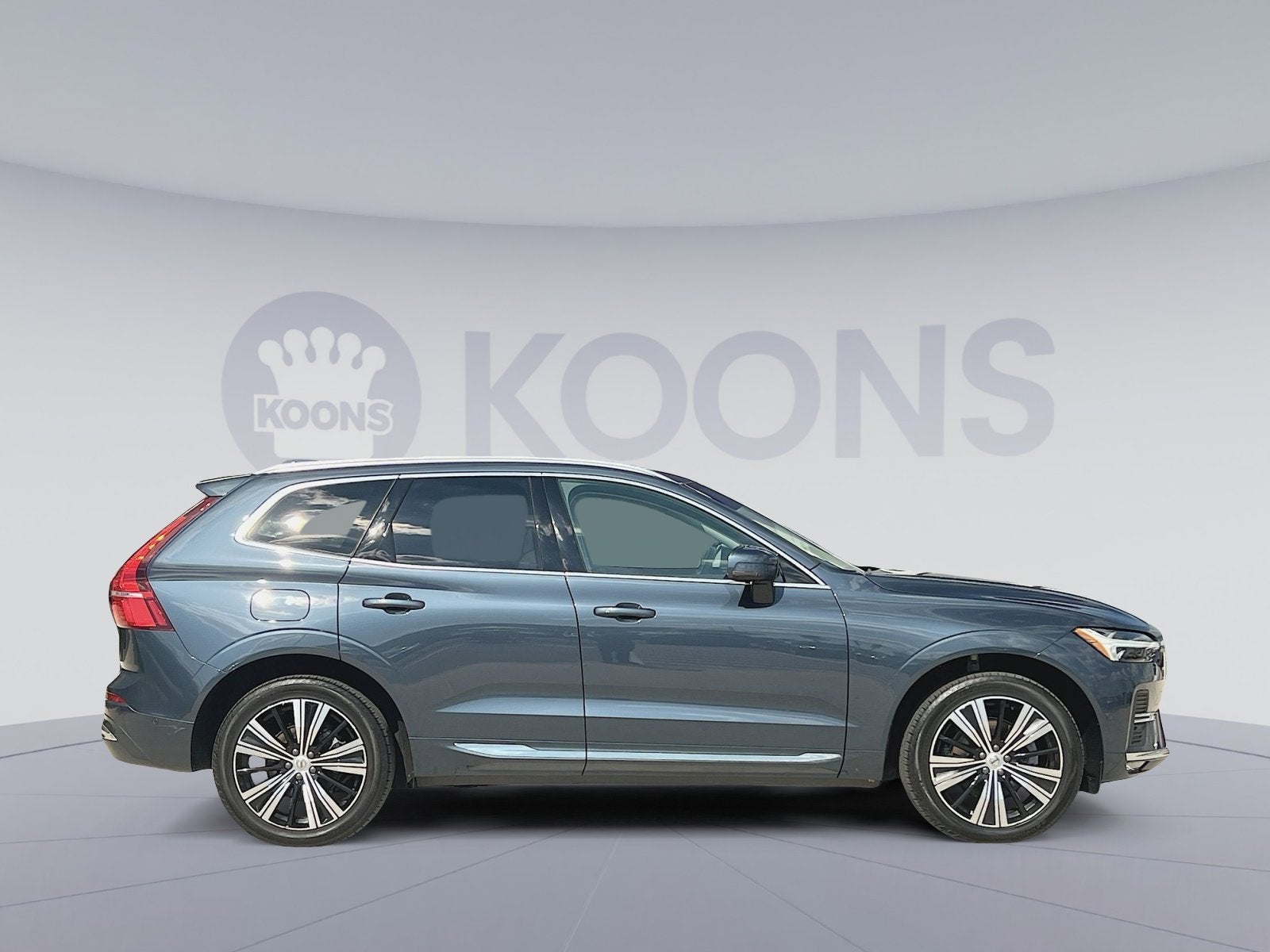 2023 Volvo XC60 B5 Plus Bright Theme