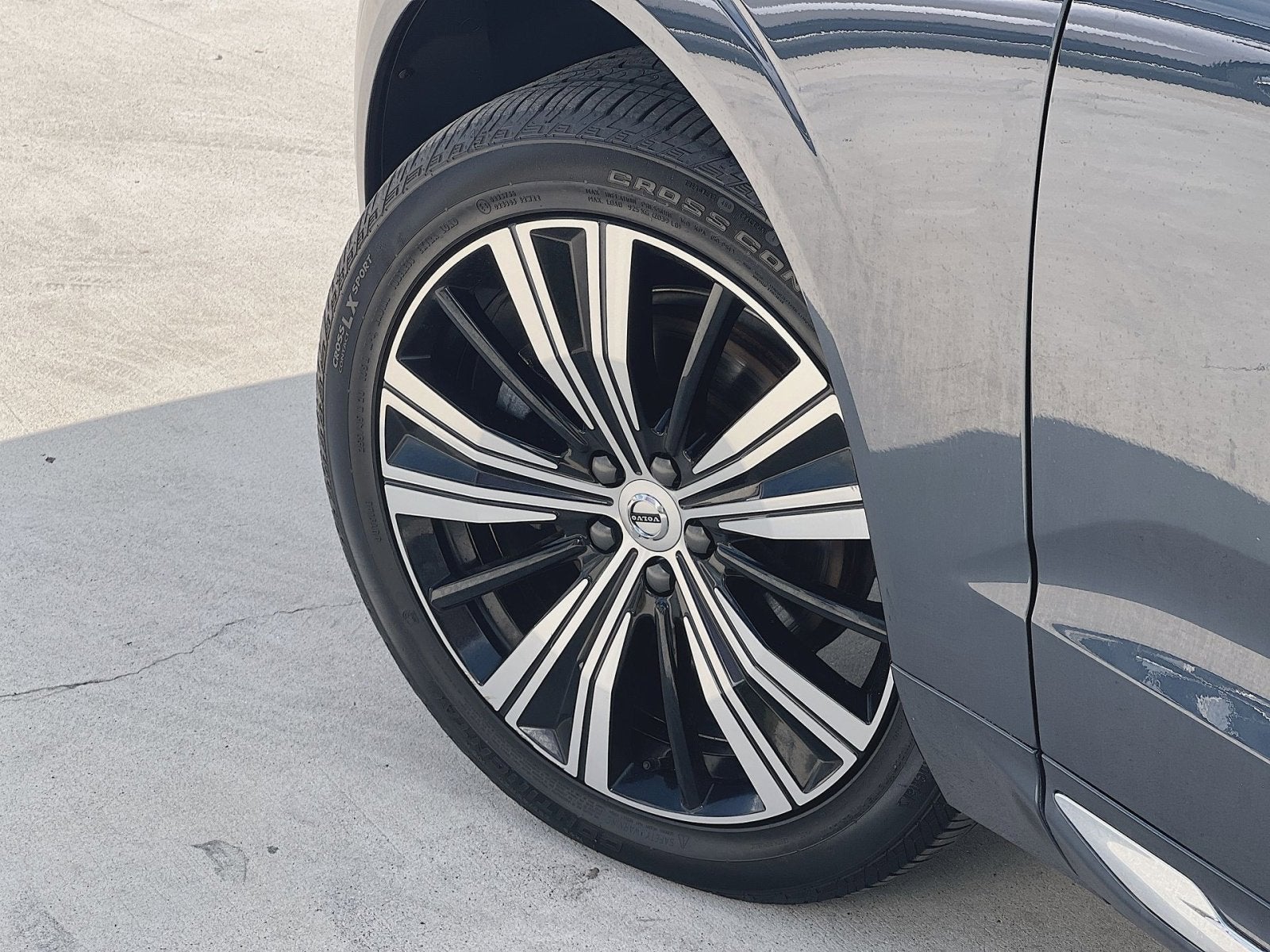 2023 Volvo XC60 B5 Plus Bright Theme