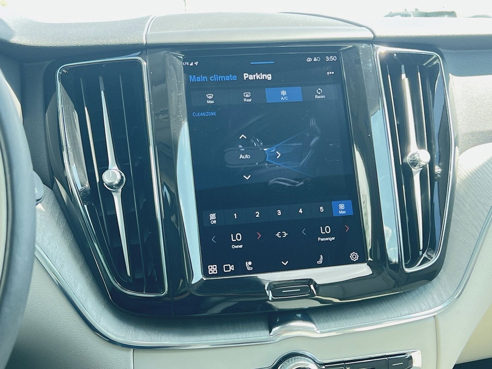 2023 Volvo XC60 B5 Plus Bright Theme