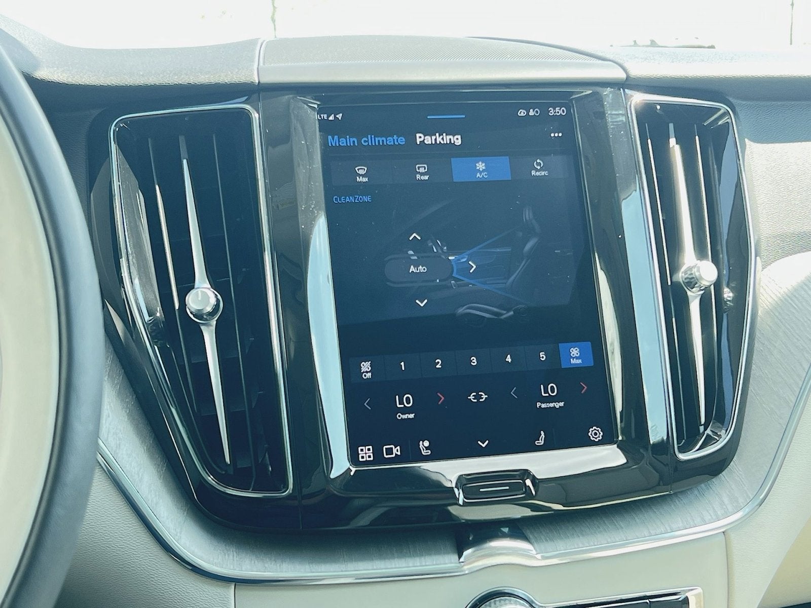 2023 Volvo XC60 B5 Plus Bright Theme