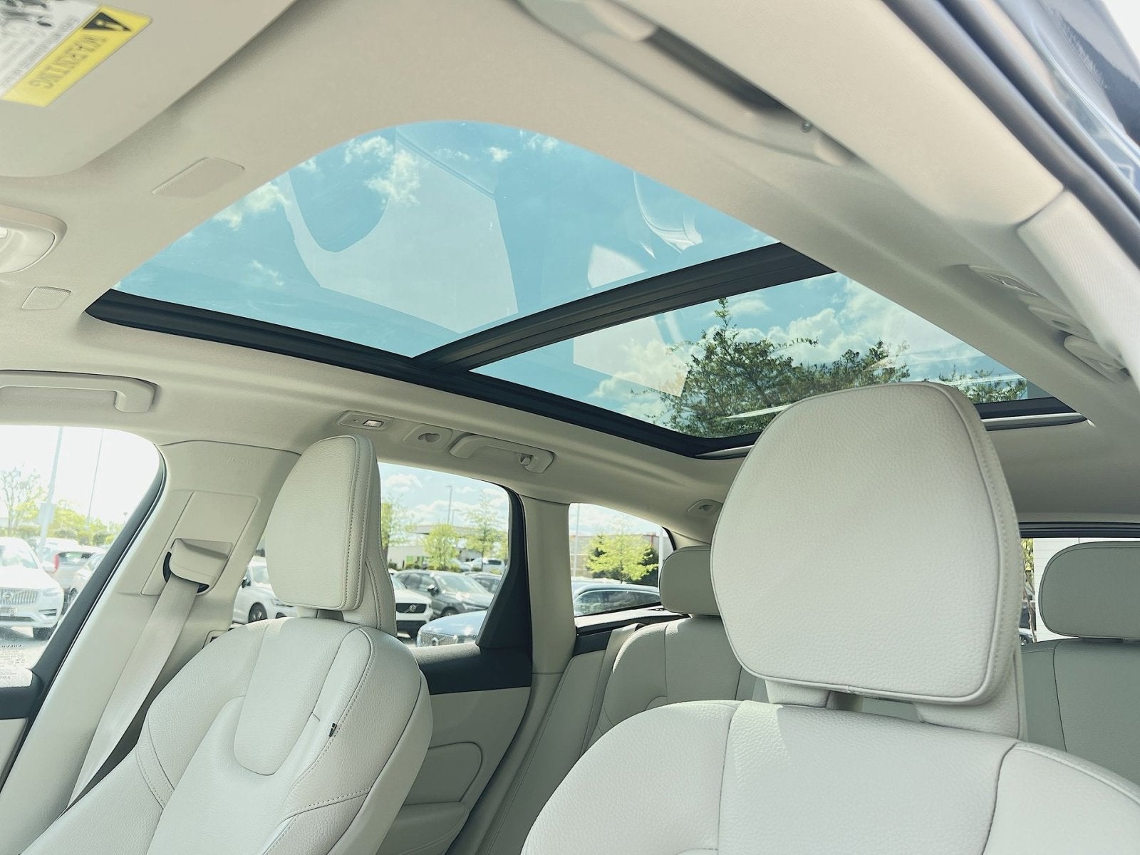 2023 Volvo XC60 B5 Plus Bright Theme