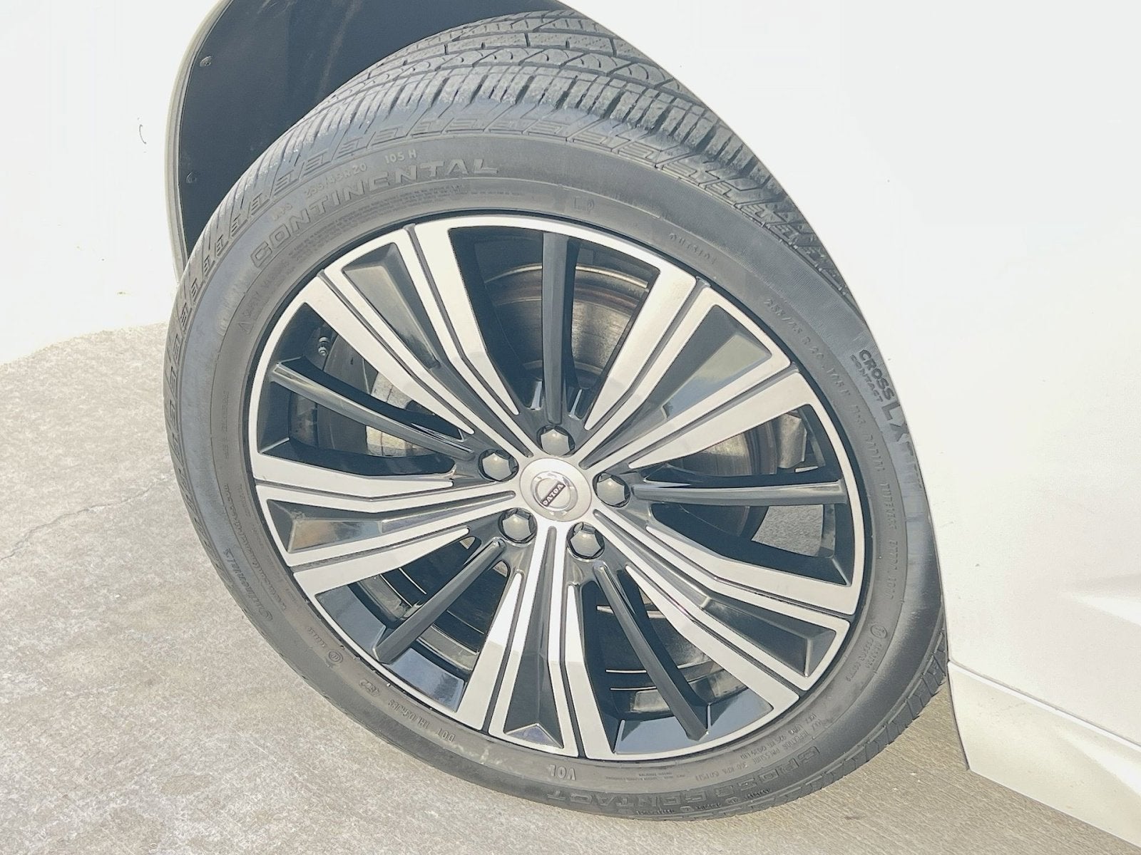 2023 Volvo XC60 B5 Plus Bright Theme