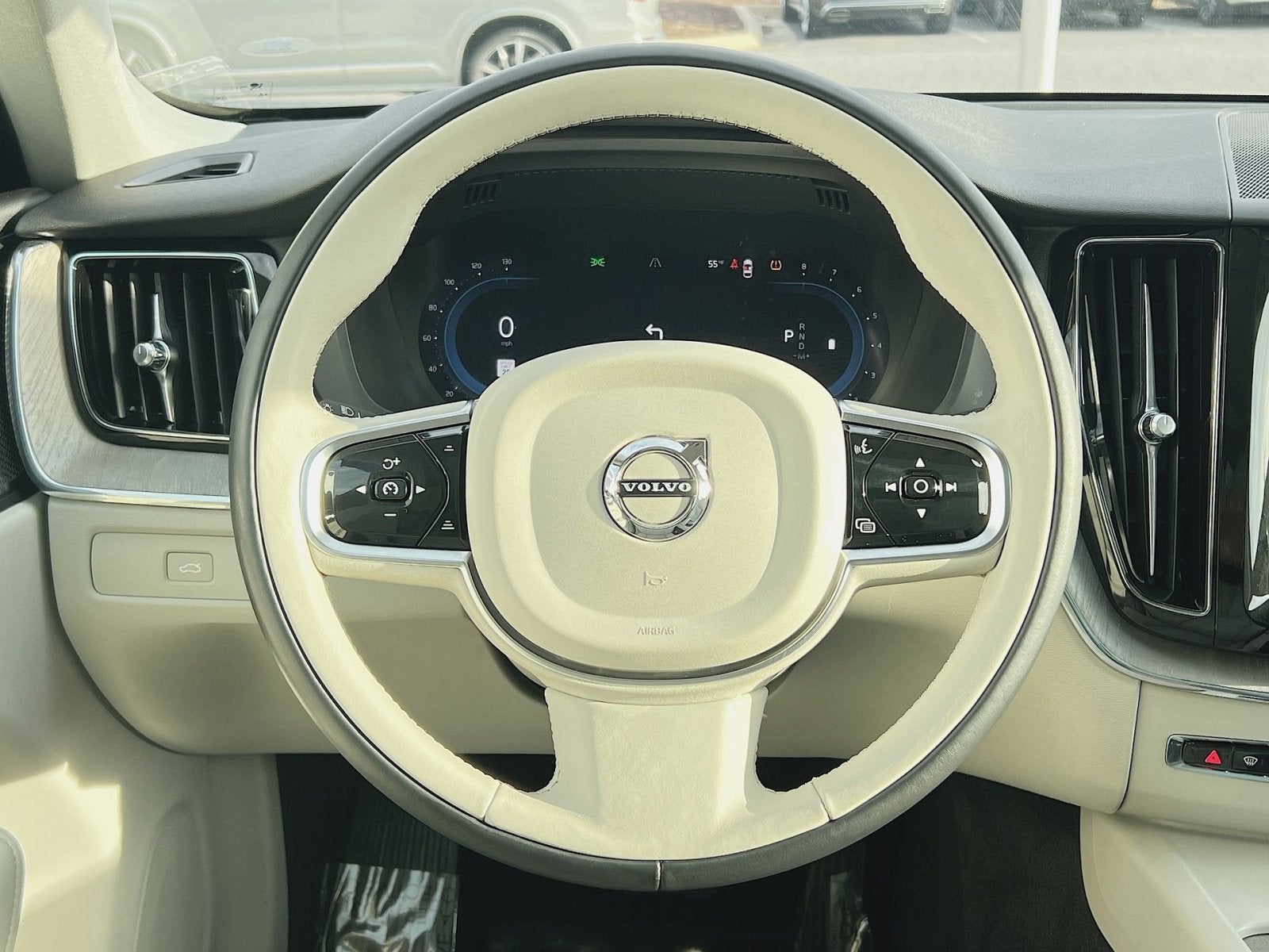 2023 Volvo XC60 B5 Plus Bright Theme