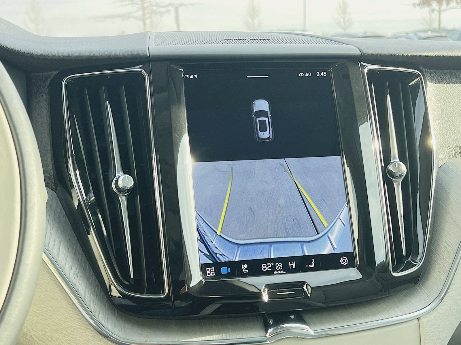 2023 Volvo XC60 B5 Plus Bright Theme