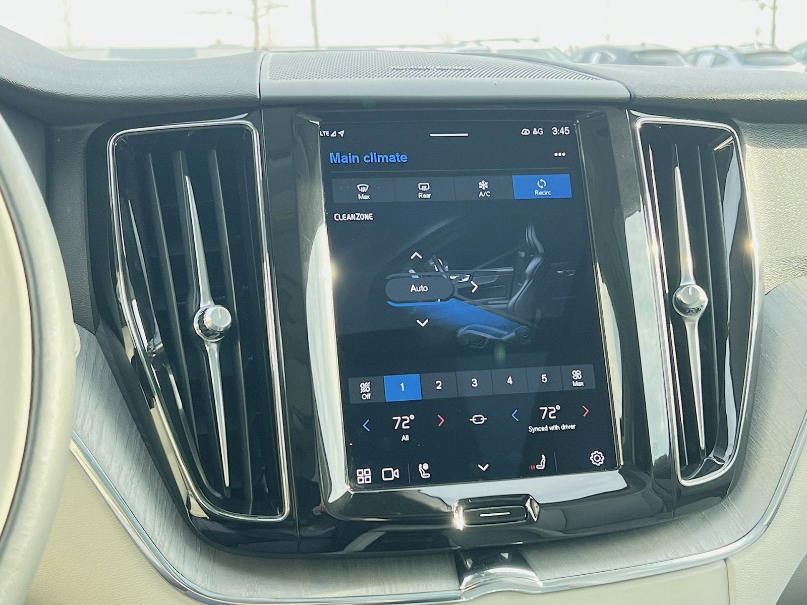 2023 Volvo XC60 B5 Plus Bright Theme