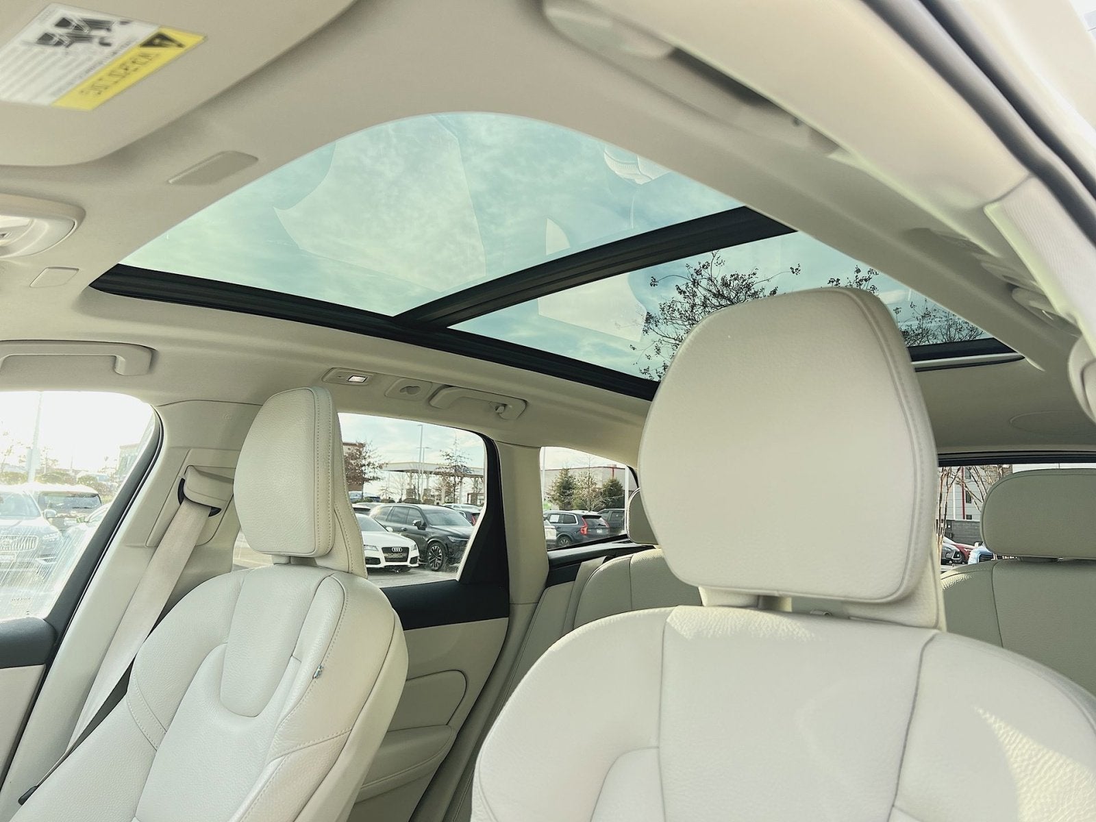 2023 Volvo XC60 B5 Plus Bright Theme