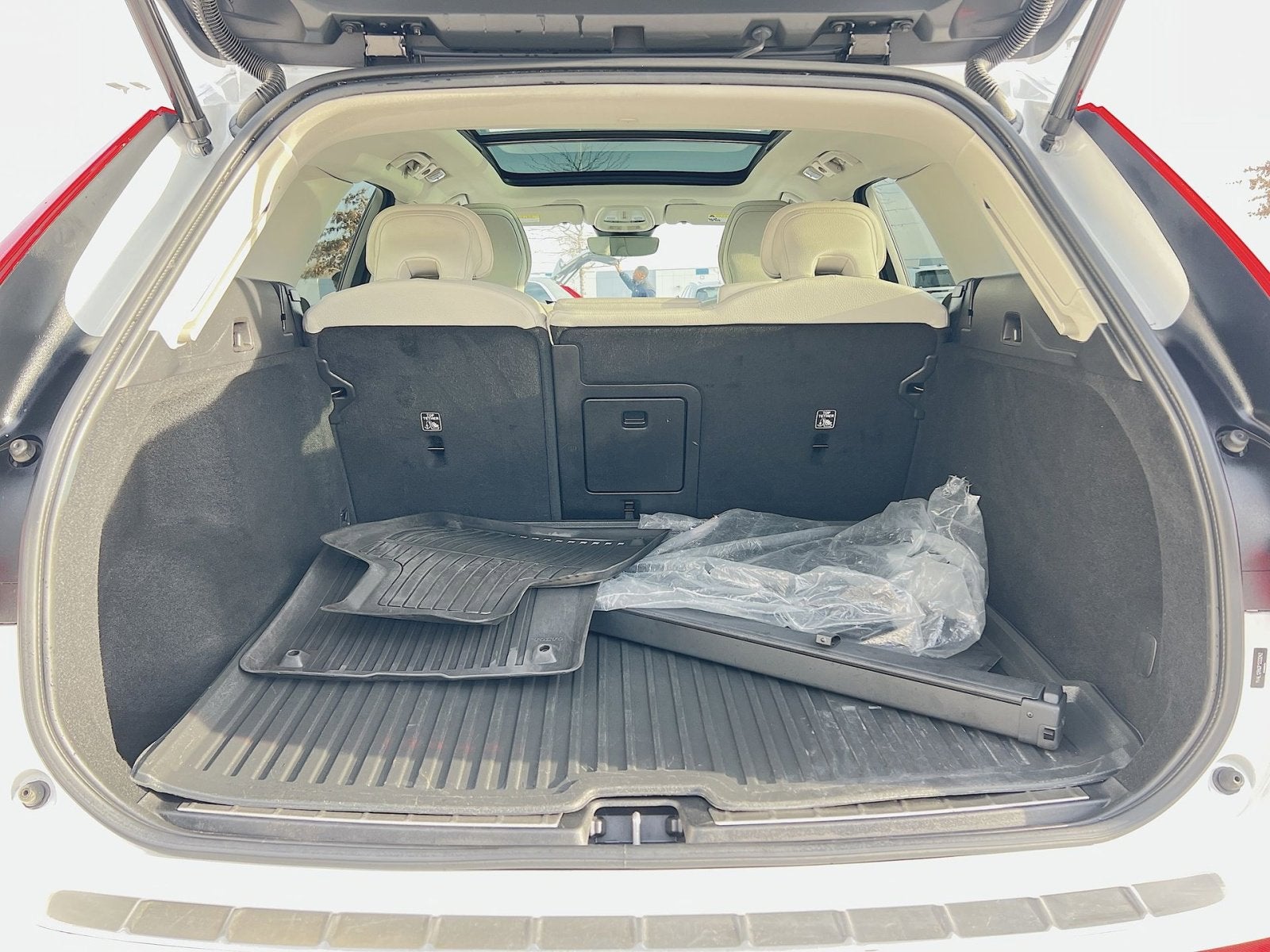 2023 Volvo XC60 B5 Plus Bright Theme