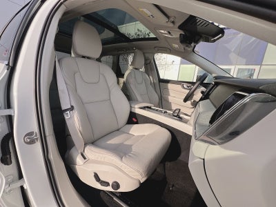 2023 Volvo XC60 B5 Plus Bright Theme