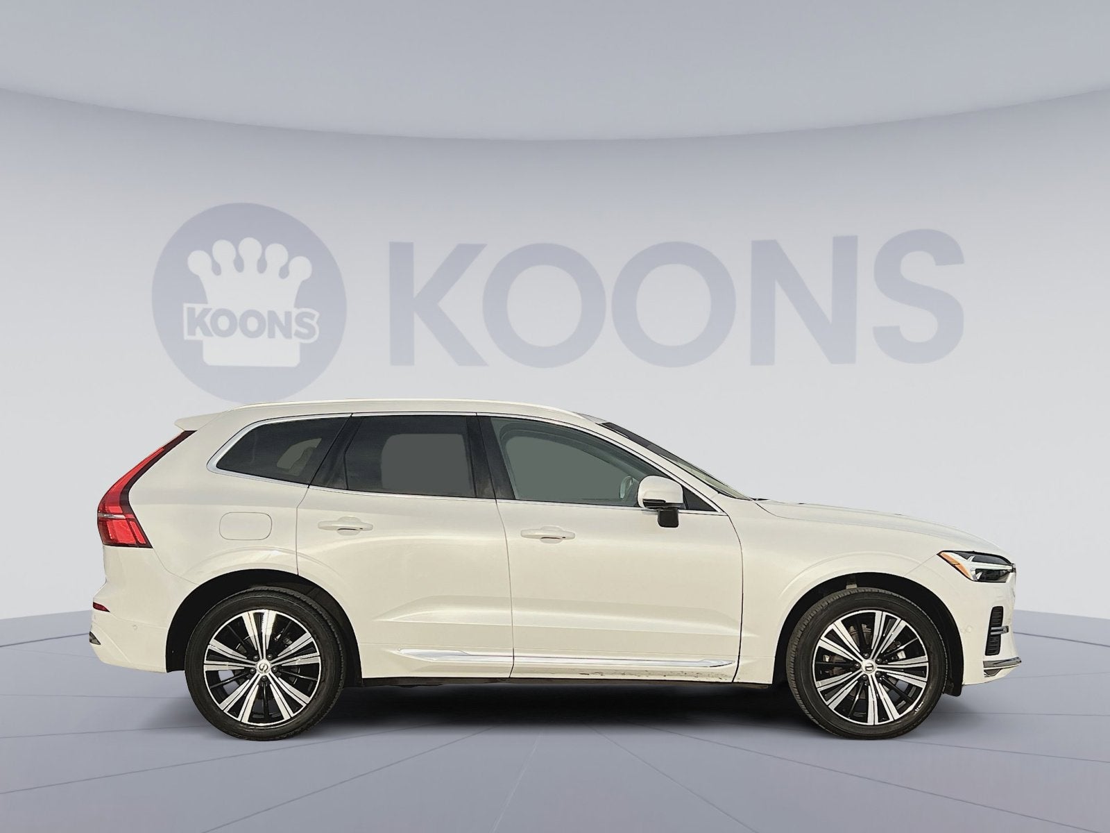 2023 Volvo XC60 B5 Plus Bright Theme
