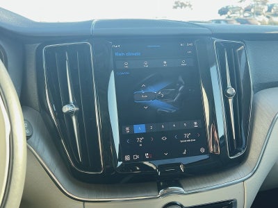 2023 Volvo XC60 B5 Plus Bright Theme