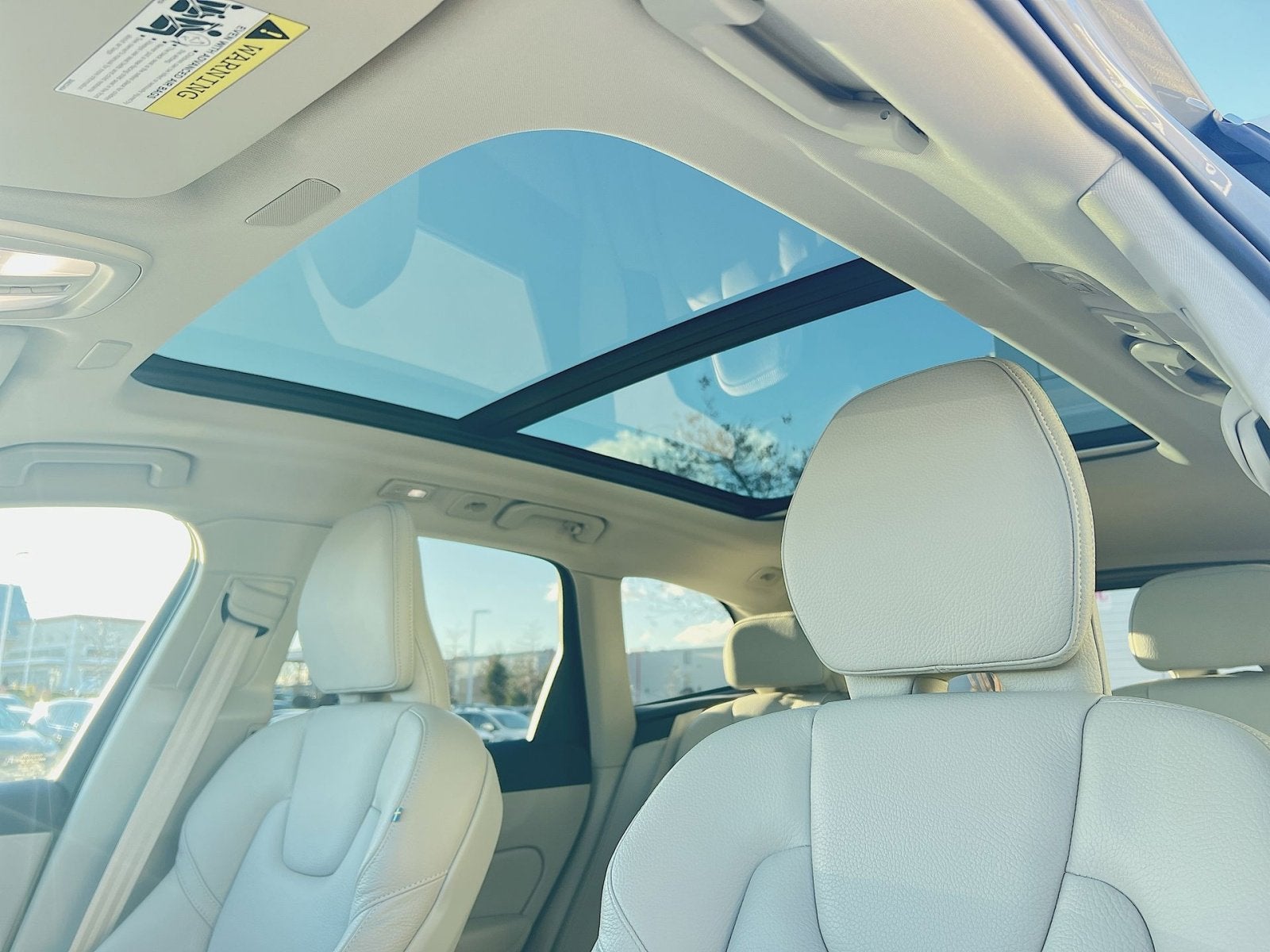 2023 Volvo XC60 B5 Plus Bright Theme