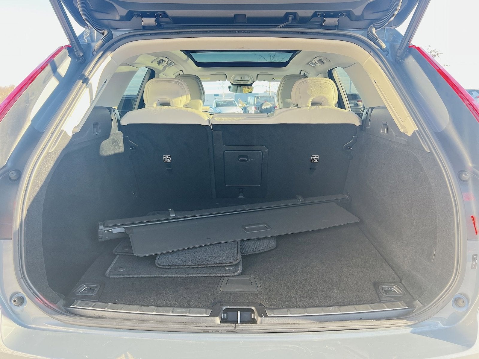 2023 Volvo XC60 B5 Plus Bright Theme