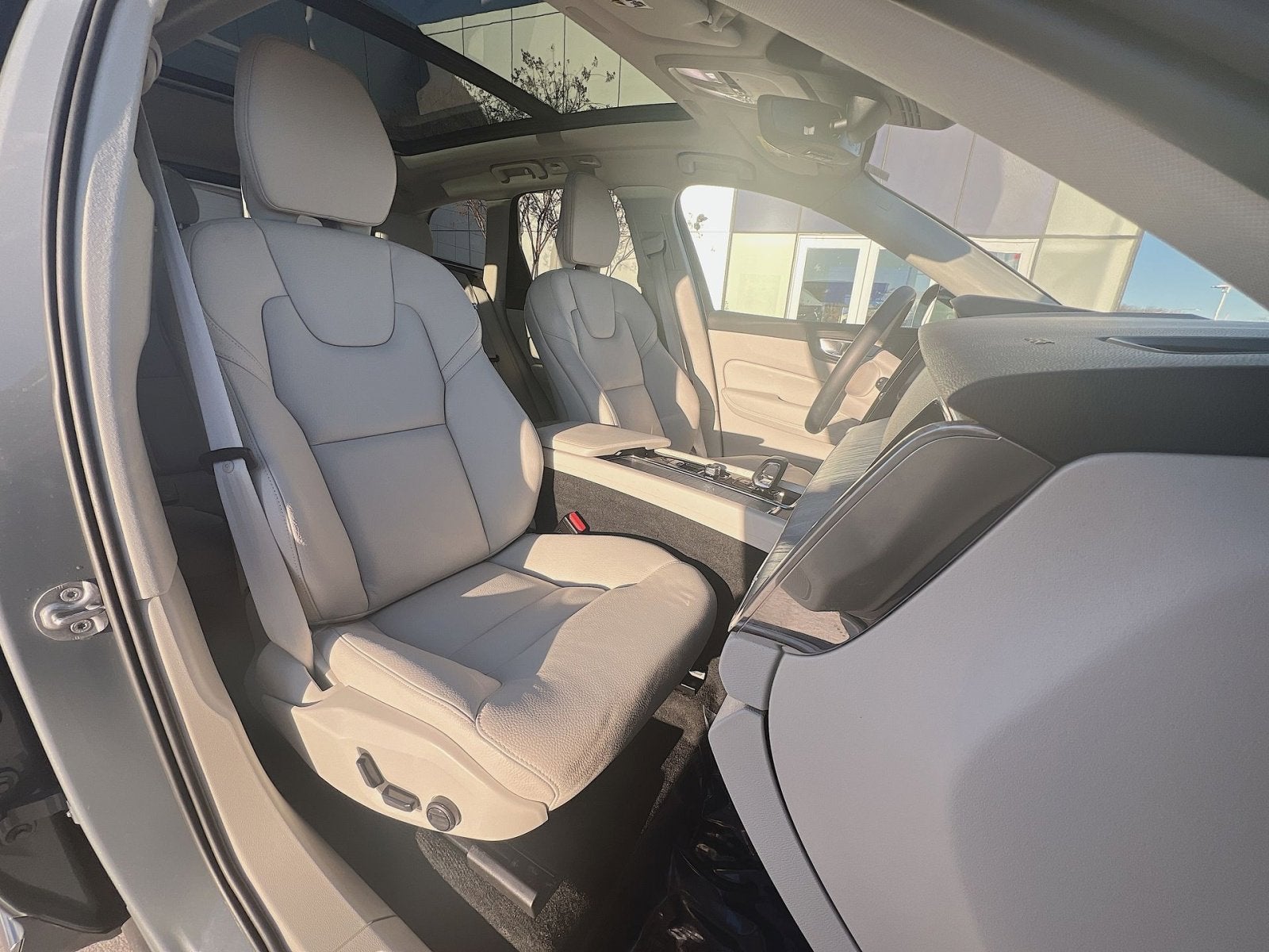 2023 Volvo XC60 B5 Plus Bright Theme