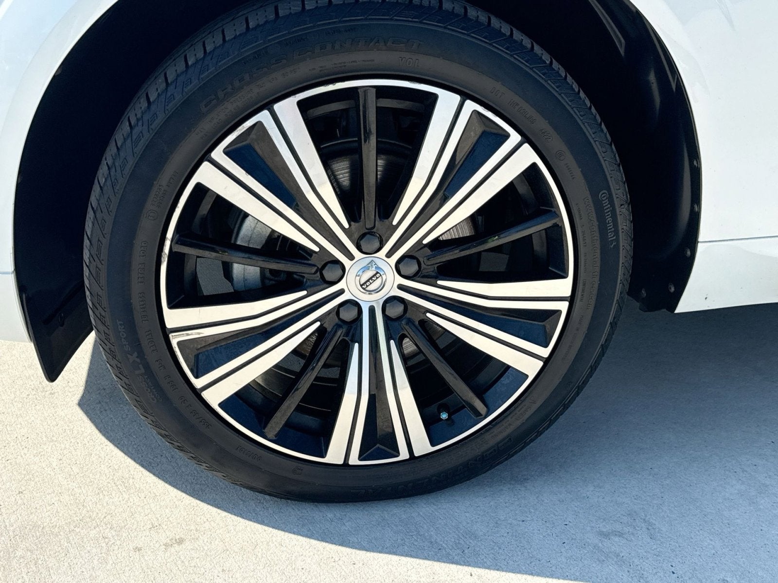 2023 Volvo XC60 B5 Plus Bright Theme