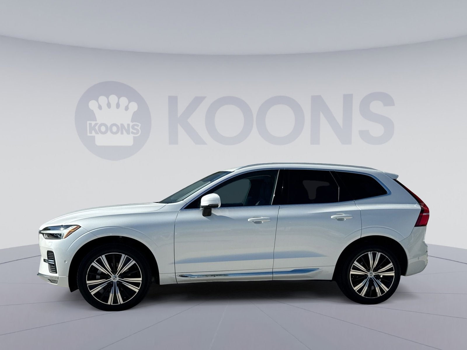 2023 Volvo XC60 B5 Plus Bright Theme