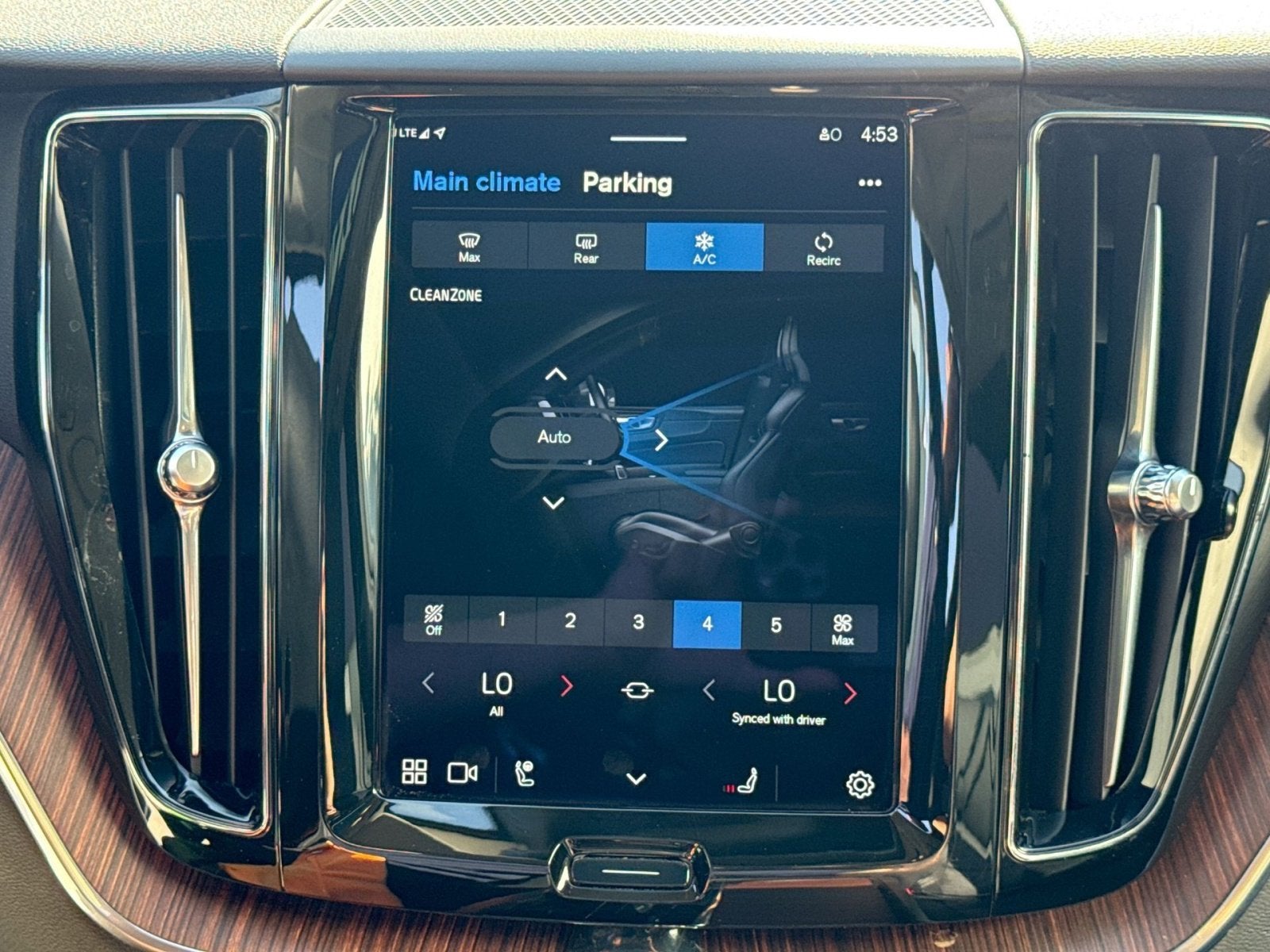 2023 Volvo XC60 B5 Plus Bright Theme