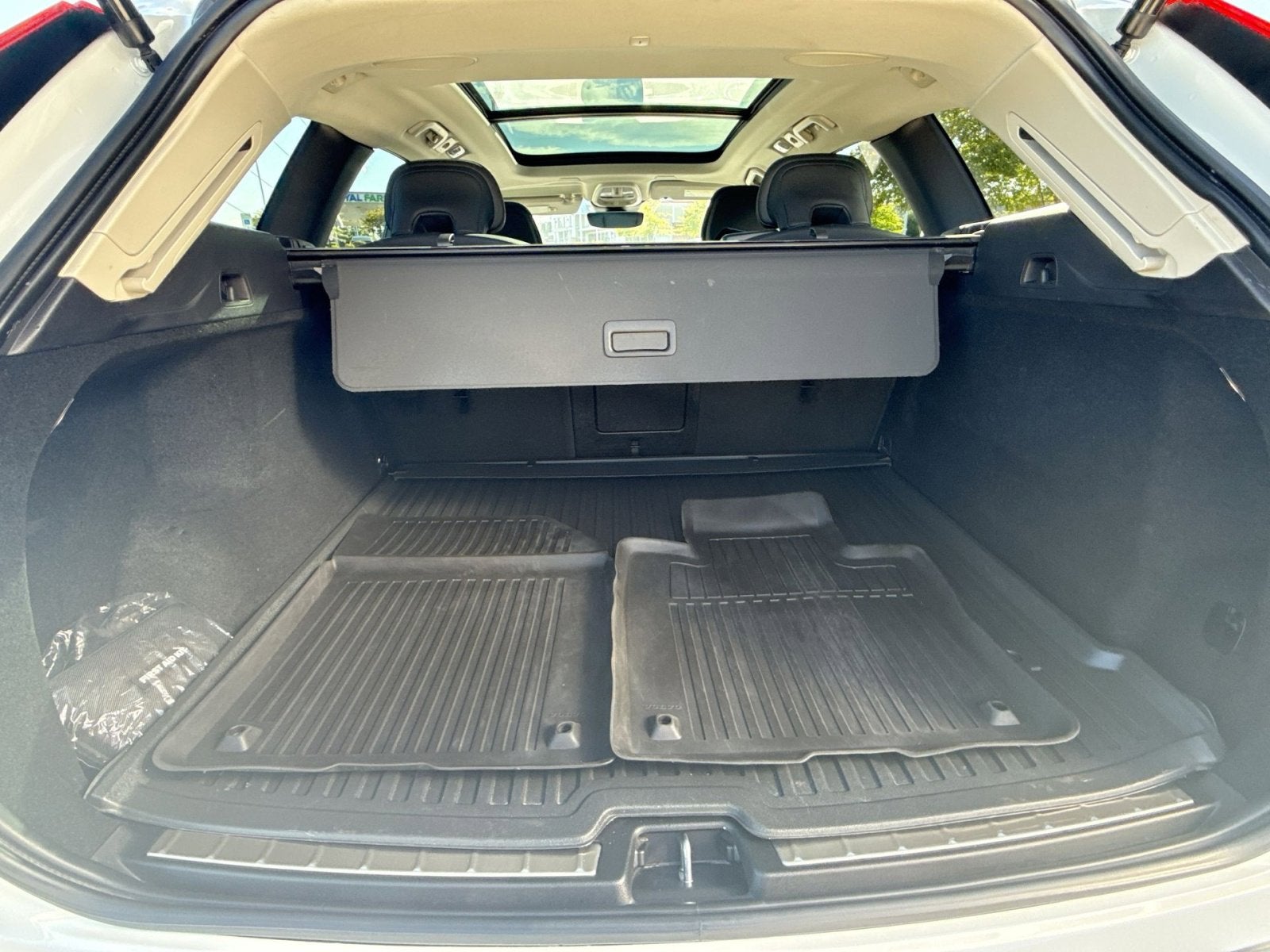 2023 Volvo XC60 B5 Plus Bright Theme