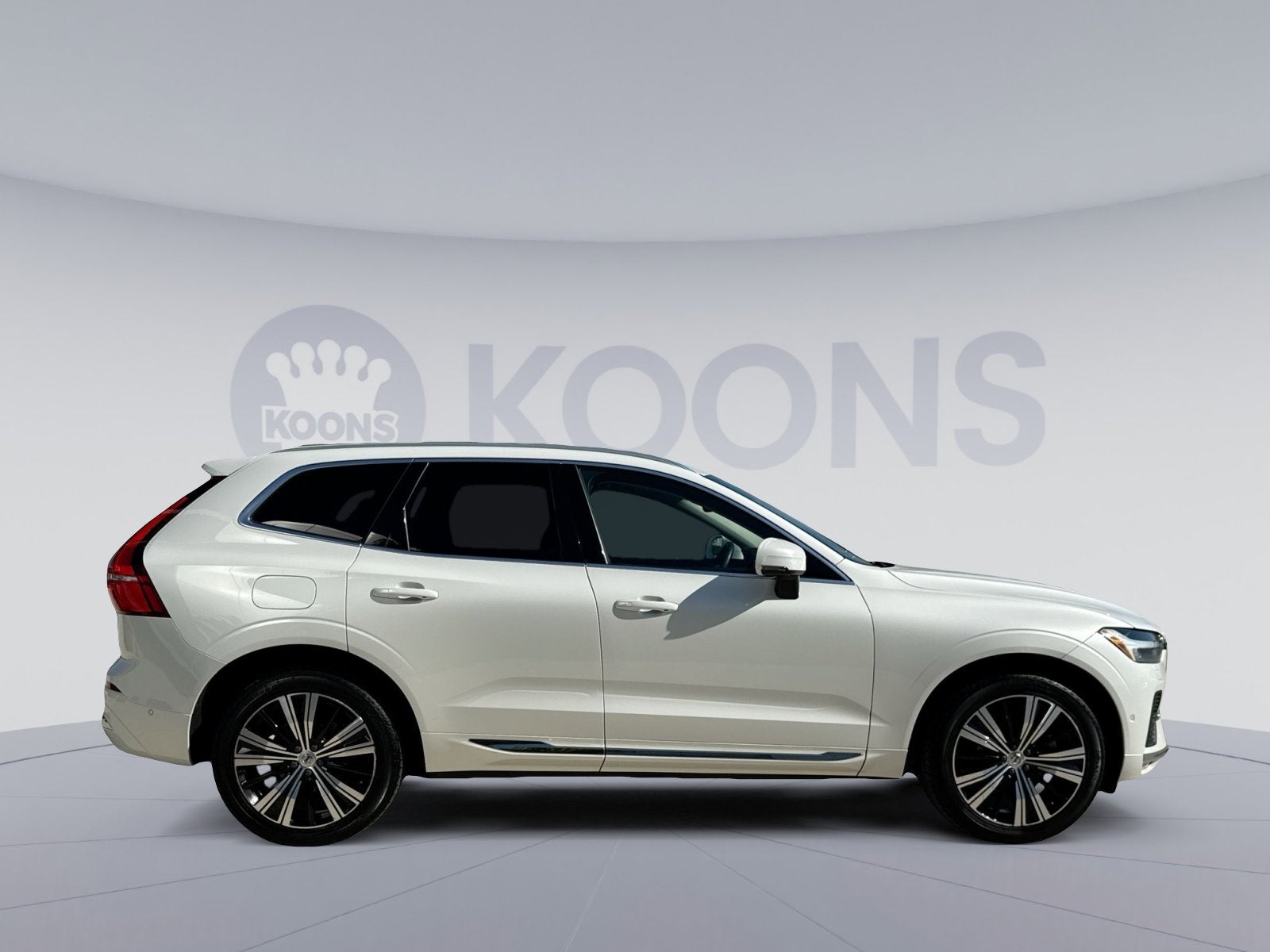 2023 Volvo XC60 B5 Plus Bright Theme