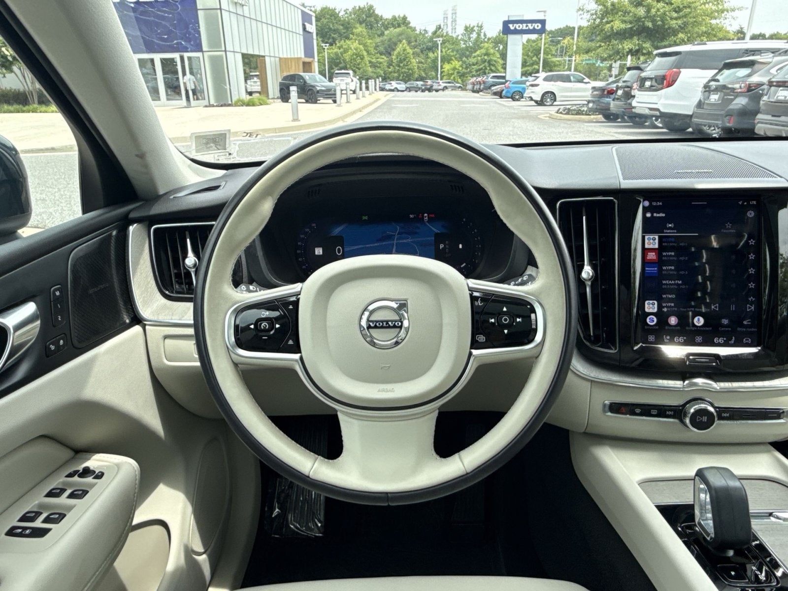 2023 Volvo XC60 B5 Plus Bright Theme
