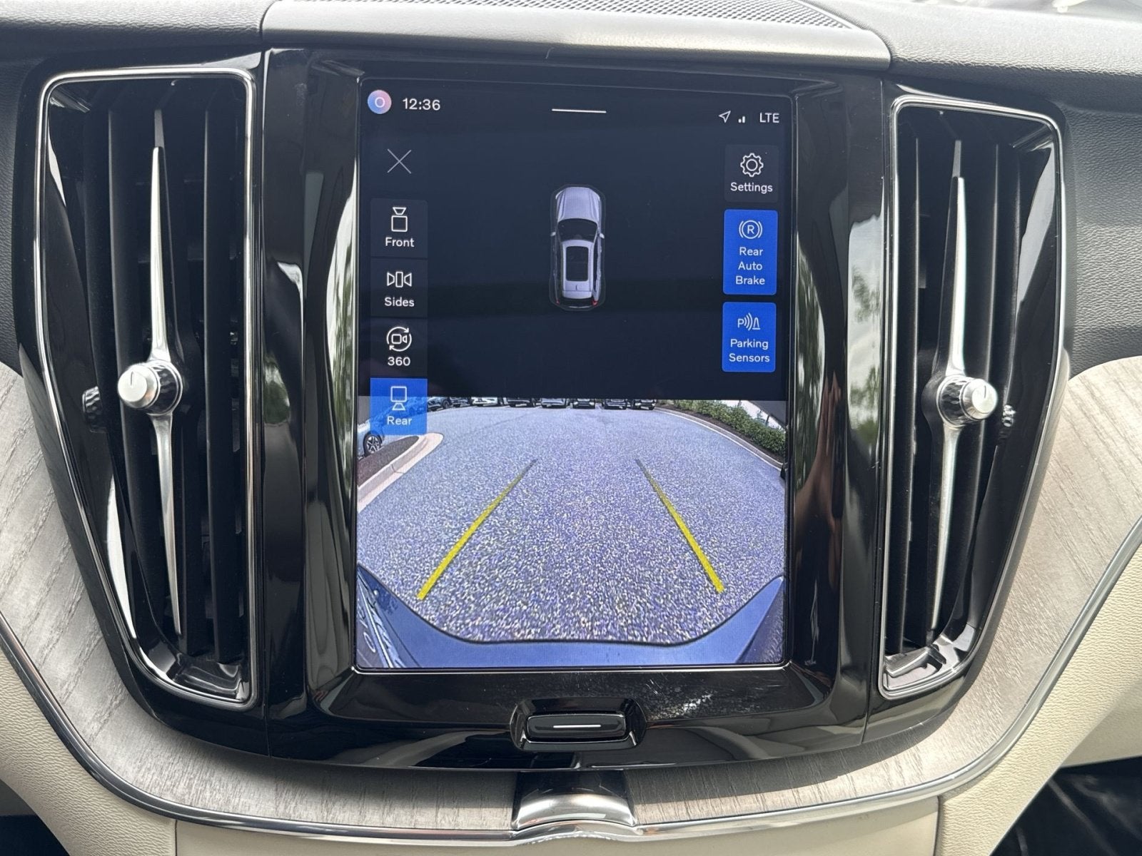 2023 Volvo XC60 B5 Plus Bright Theme