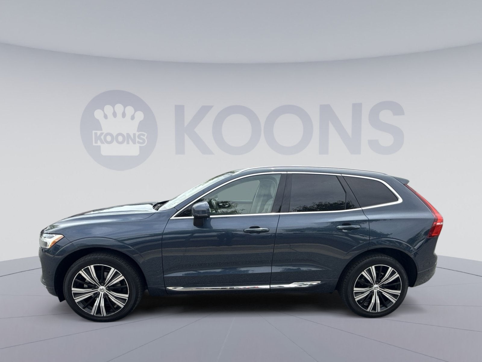 2023 Volvo XC60 B5 Plus Bright Theme
