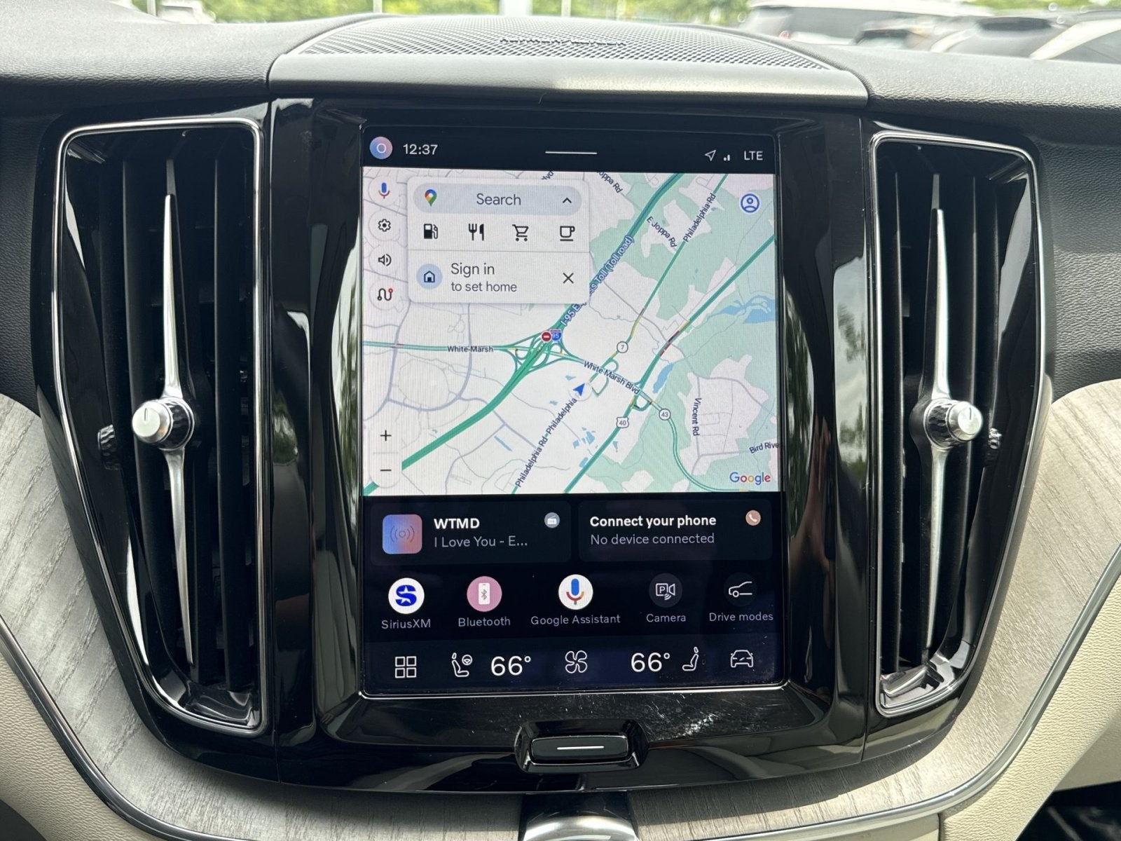 2023 Volvo XC60 B5 Plus Bright Theme