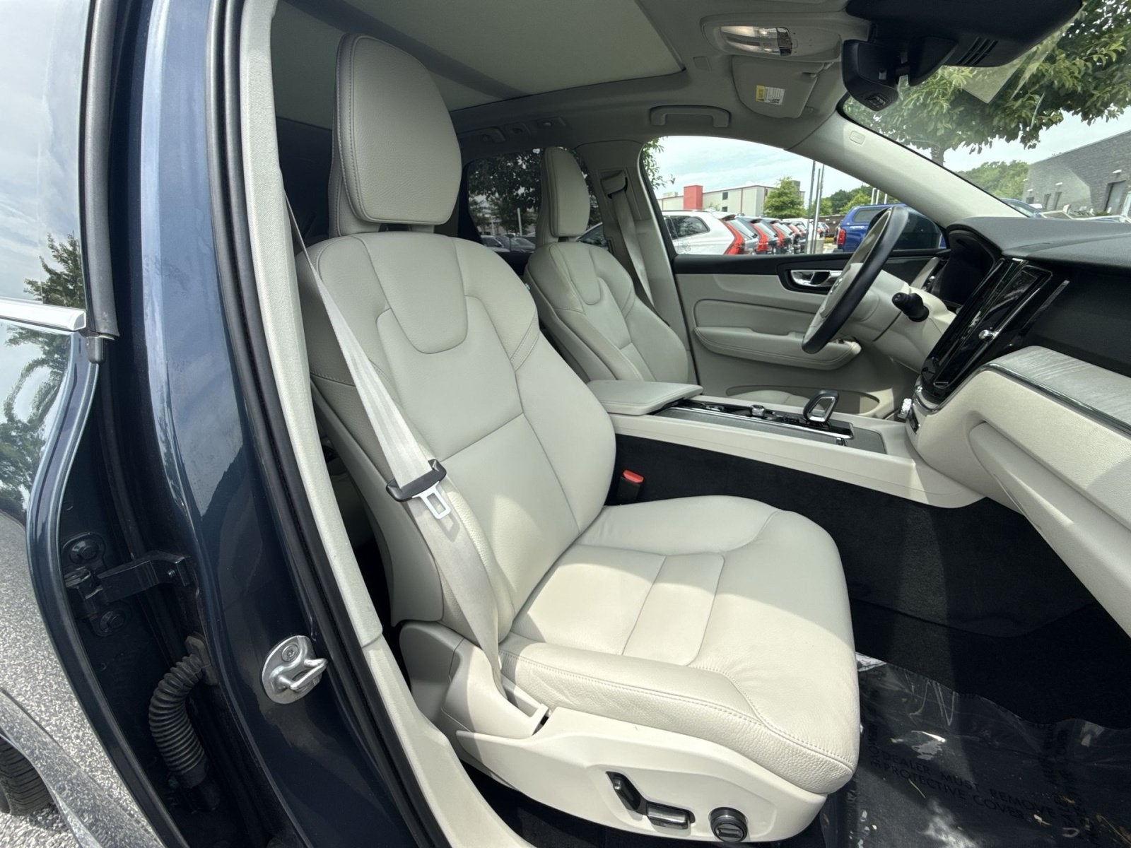 2023 Volvo XC60 B5 Plus Bright Theme