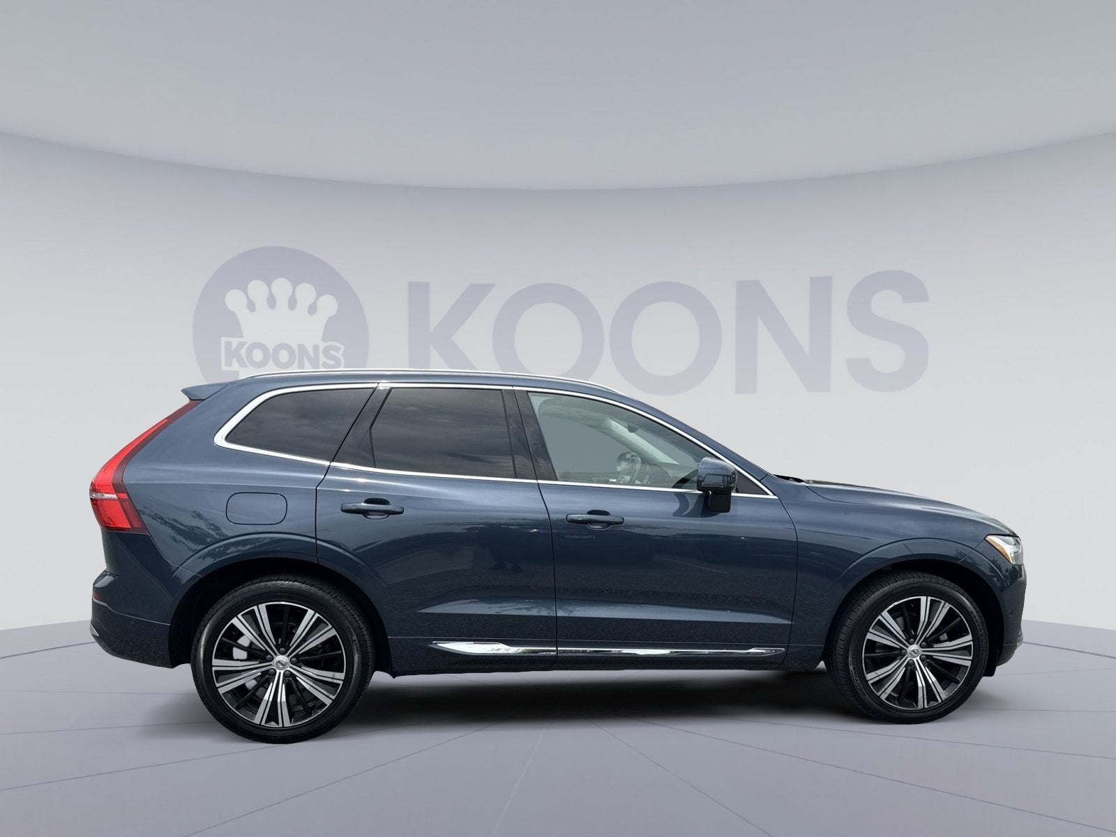 2023 Volvo XC60 B5 Plus Bright Theme