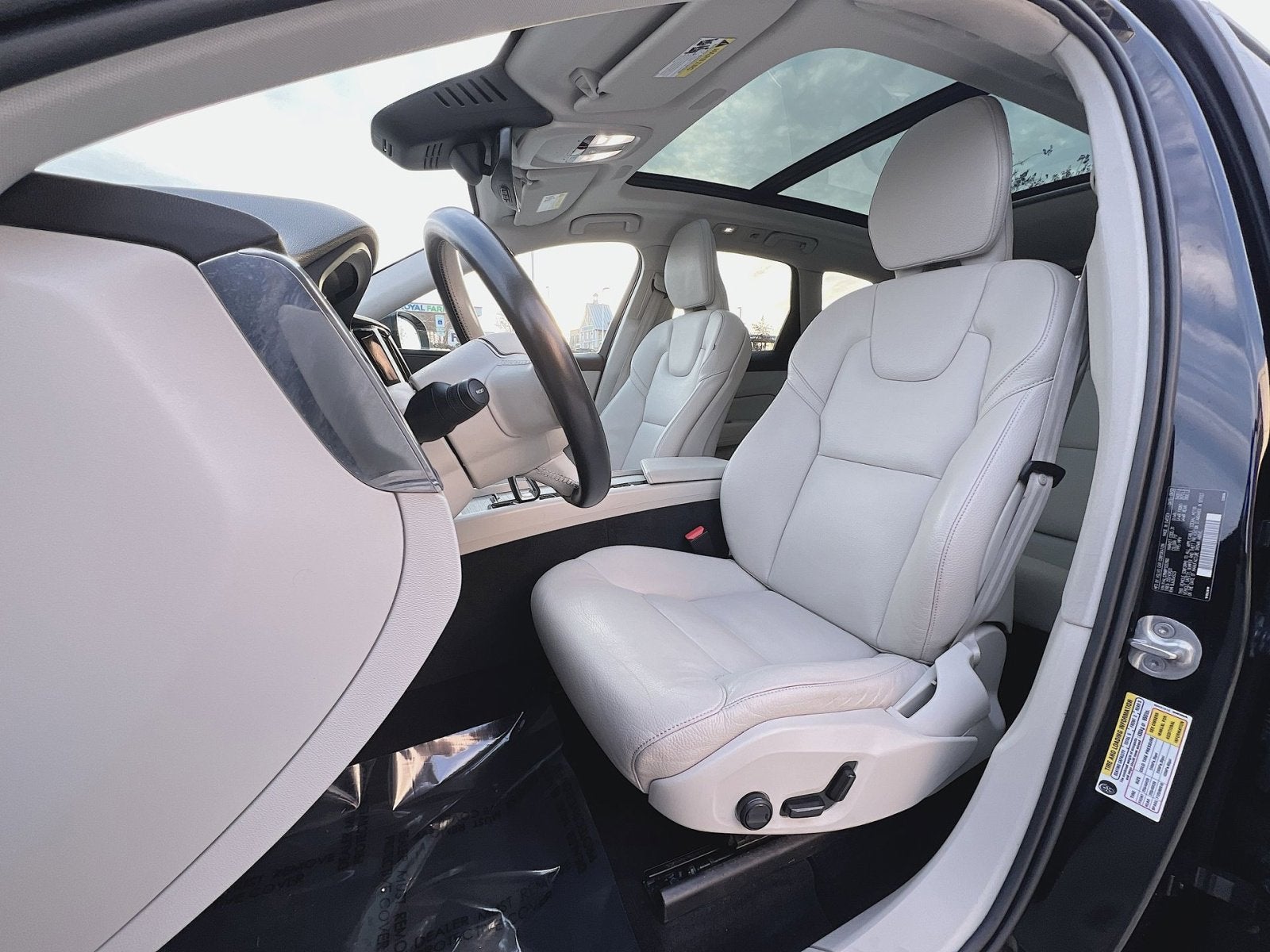 2023 Volvo XC60 B5 Plus Bright Theme