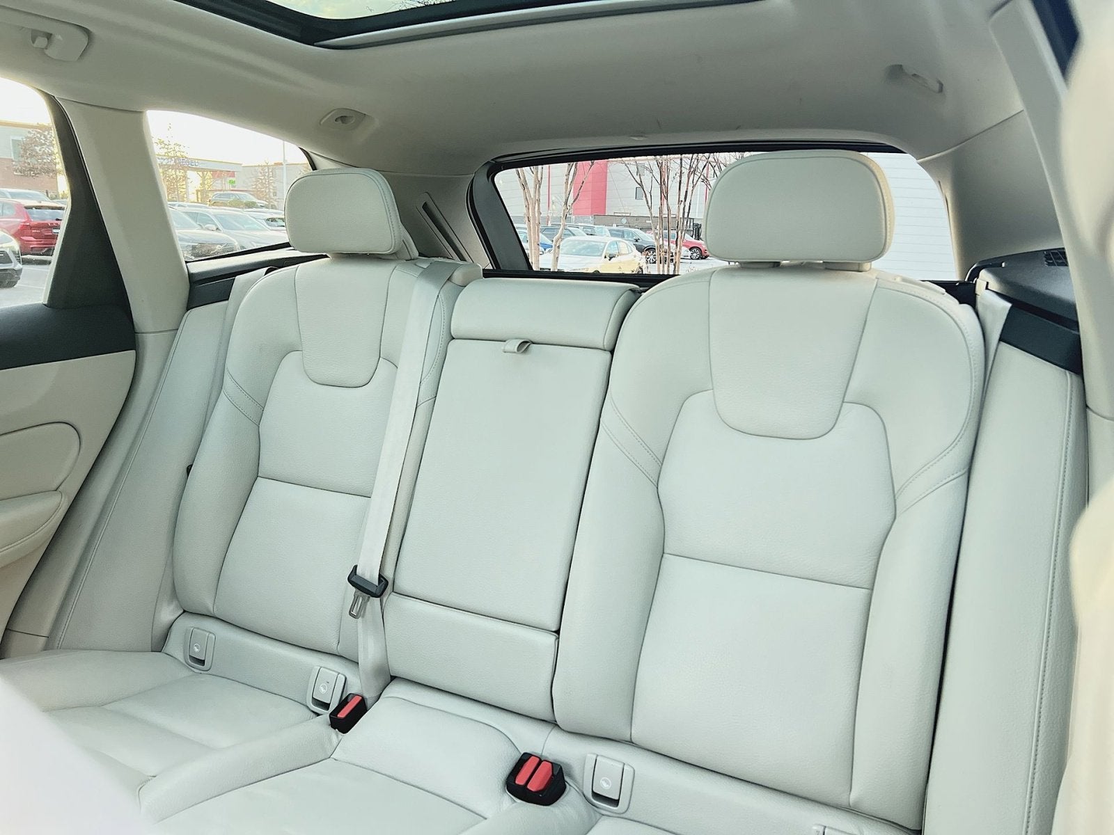 2023 Volvo XC60 B5 Plus Bright Theme