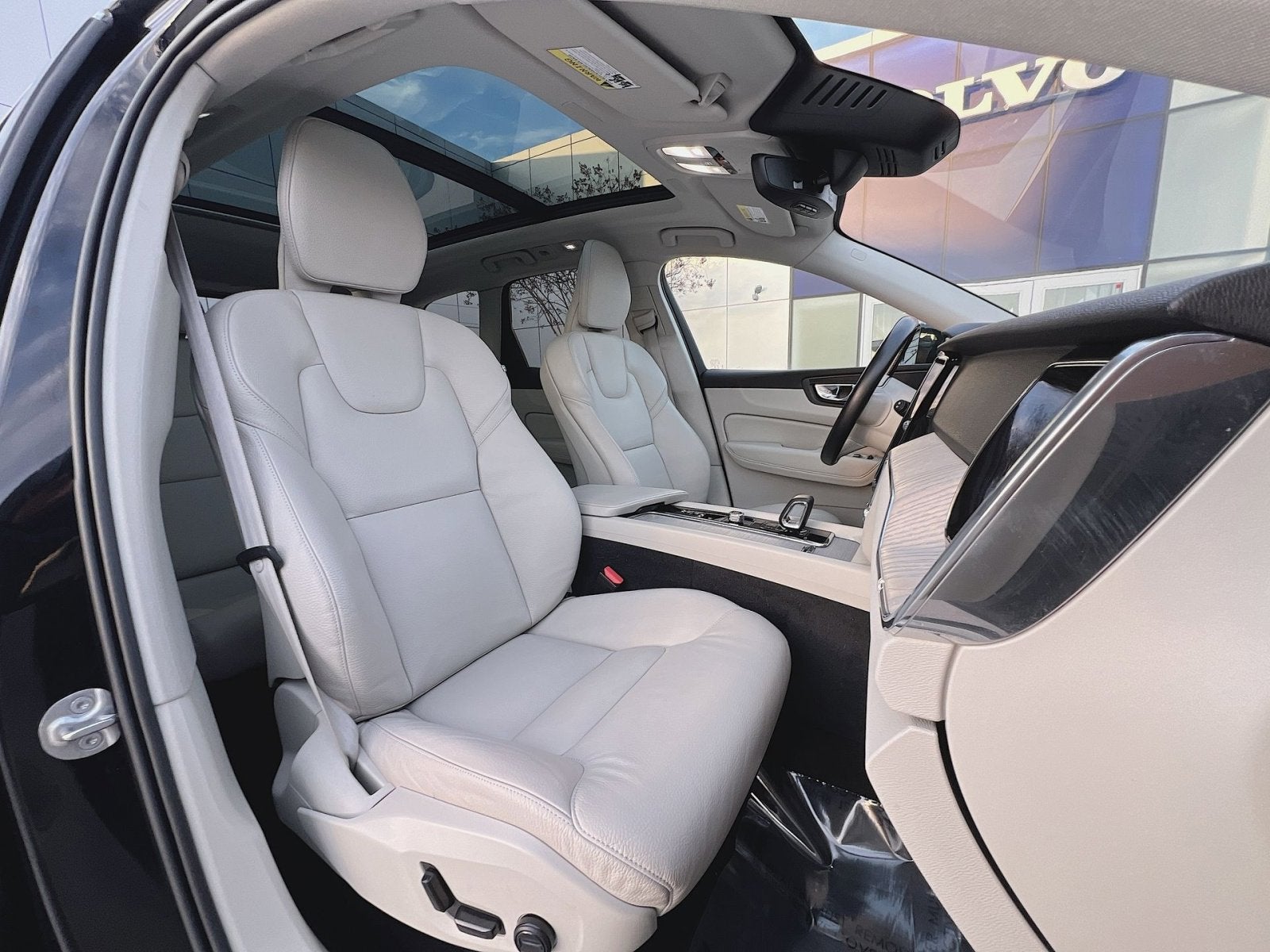 2023 Volvo XC60 B5 Plus Bright Theme