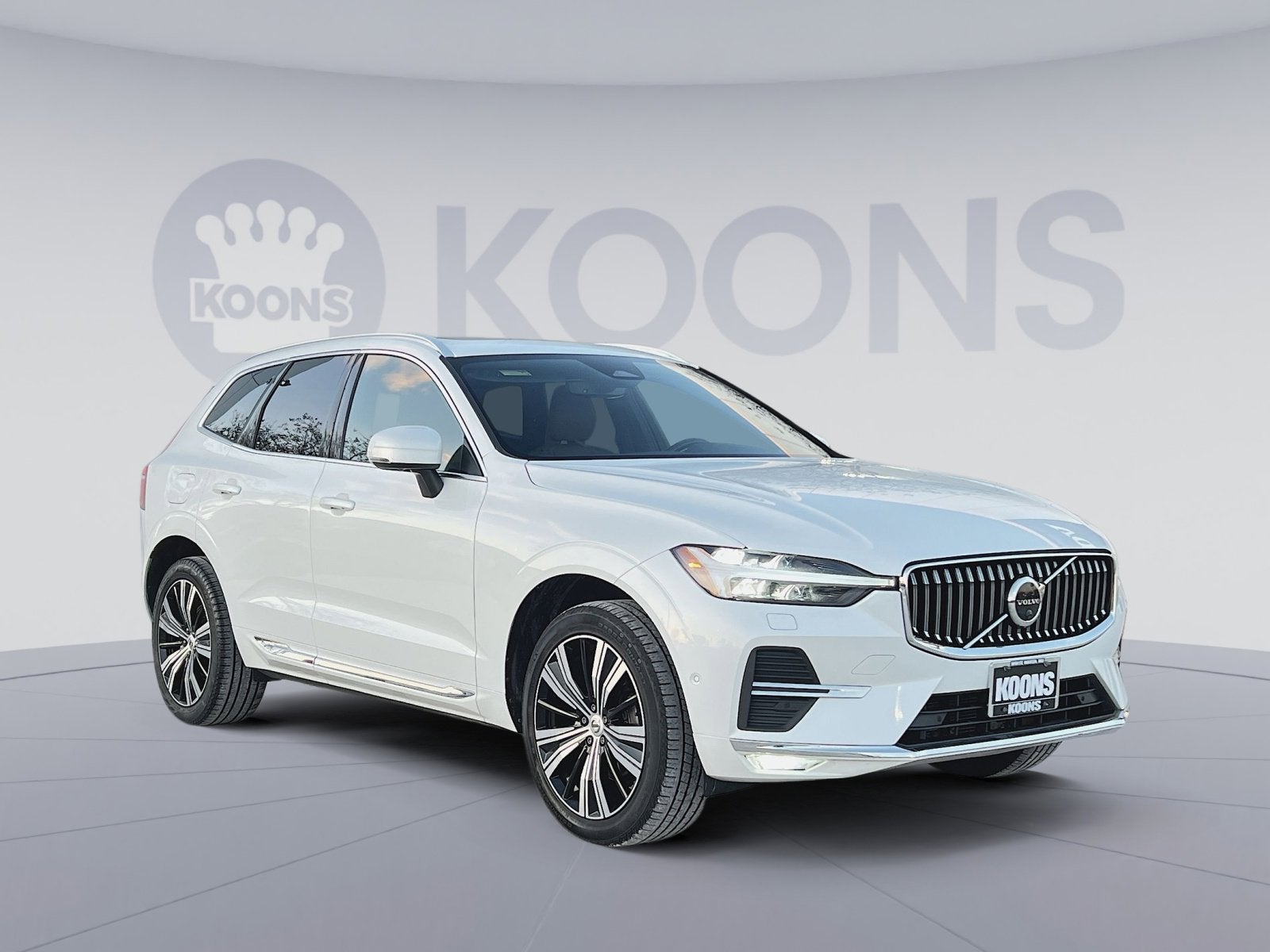 2023 Volvo XC60 B5 Plus Bright Theme