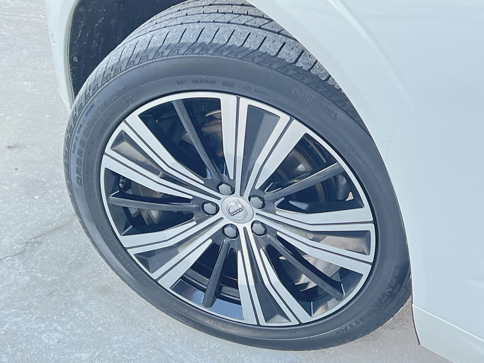 2023 Volvo XC60 B5 Plus Bright Theme