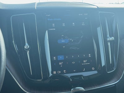 2023 Volvo XC60 B5 Plus Bright Theme