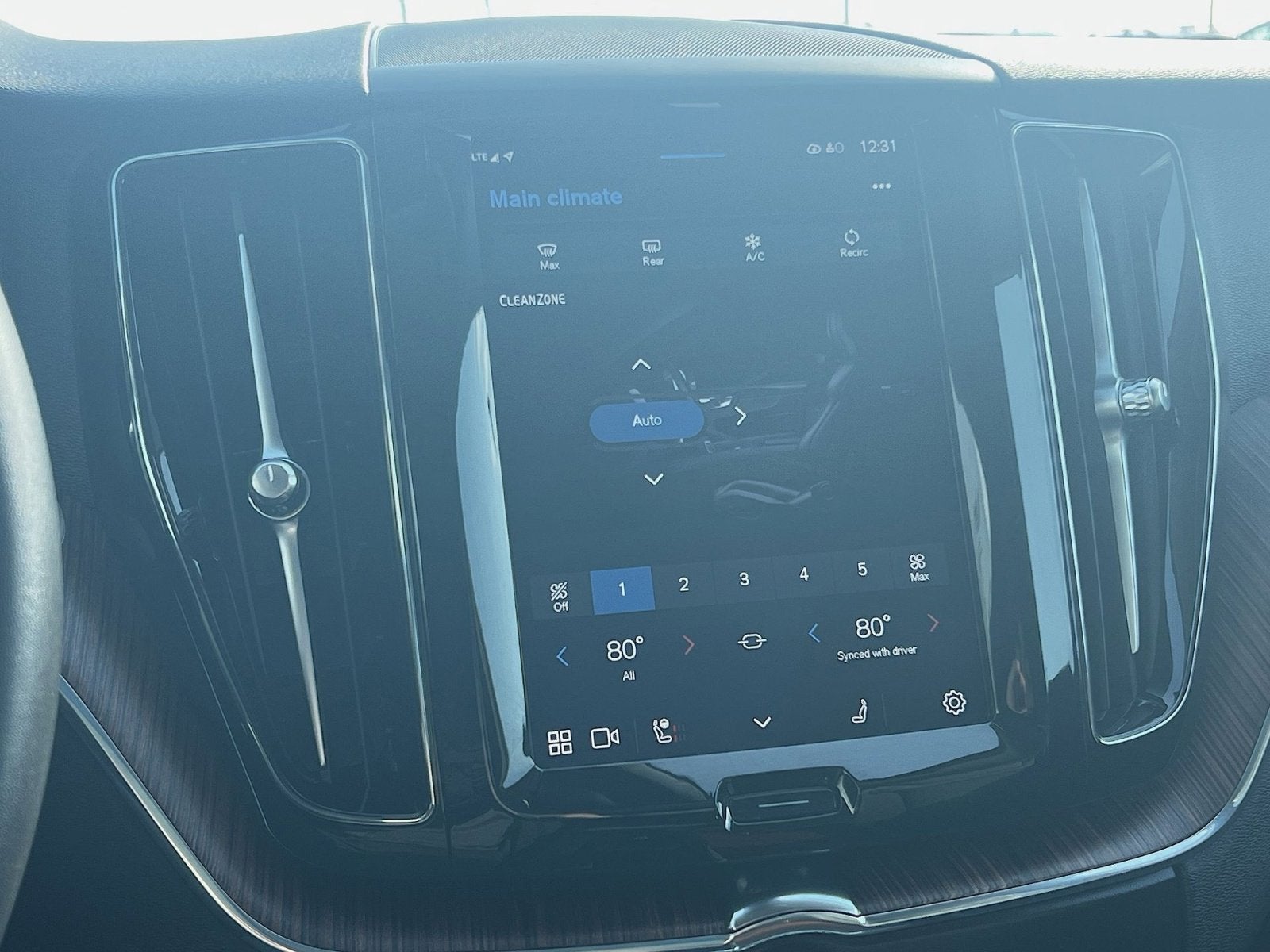 2023 Volvo XC60 B5 Plus Bright Theme