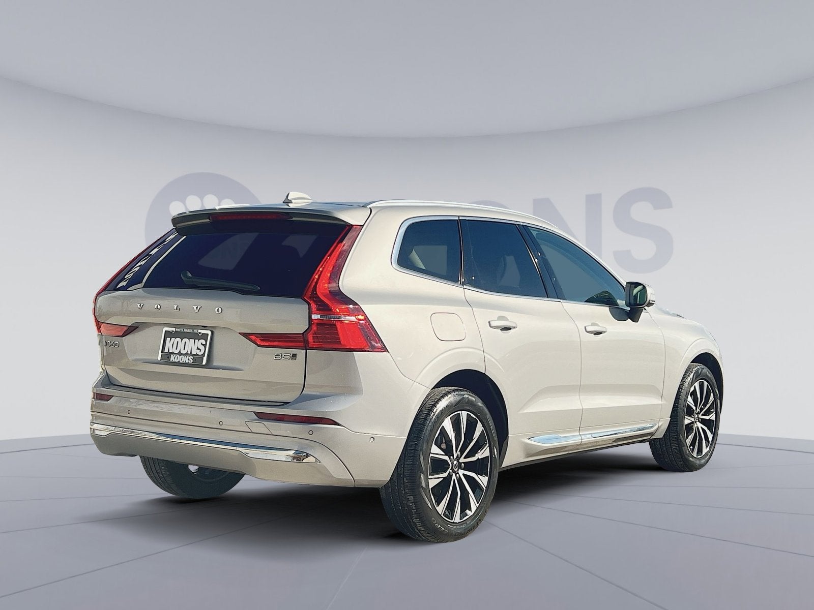2023 Volvo XC60 B5 Plus Bright Theme