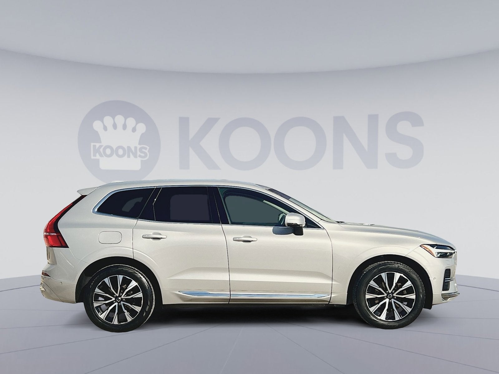 2023 Volvo XC60 B5 Plus Bright Theme