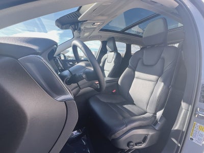 2023 Volvo XC60 B5 Plus Dark Theme