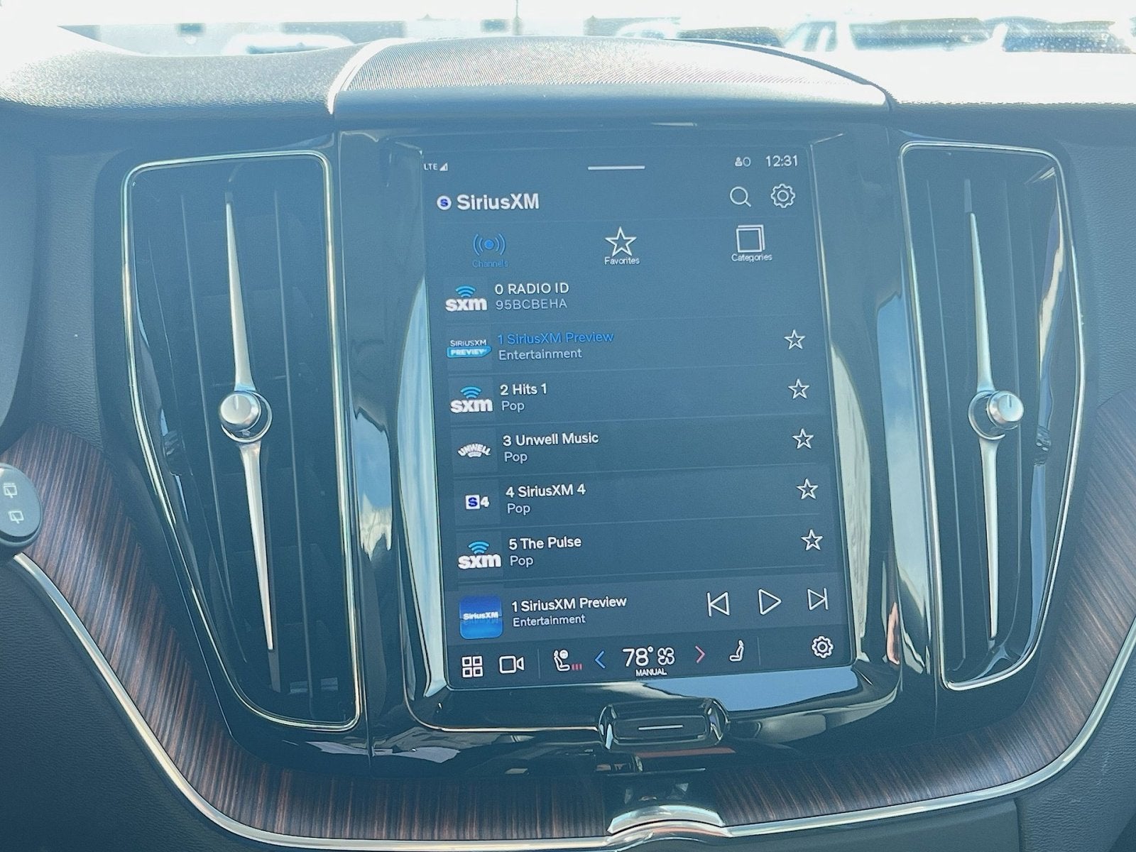 2023 Volvo XC60 B5 Plus Dark Theme